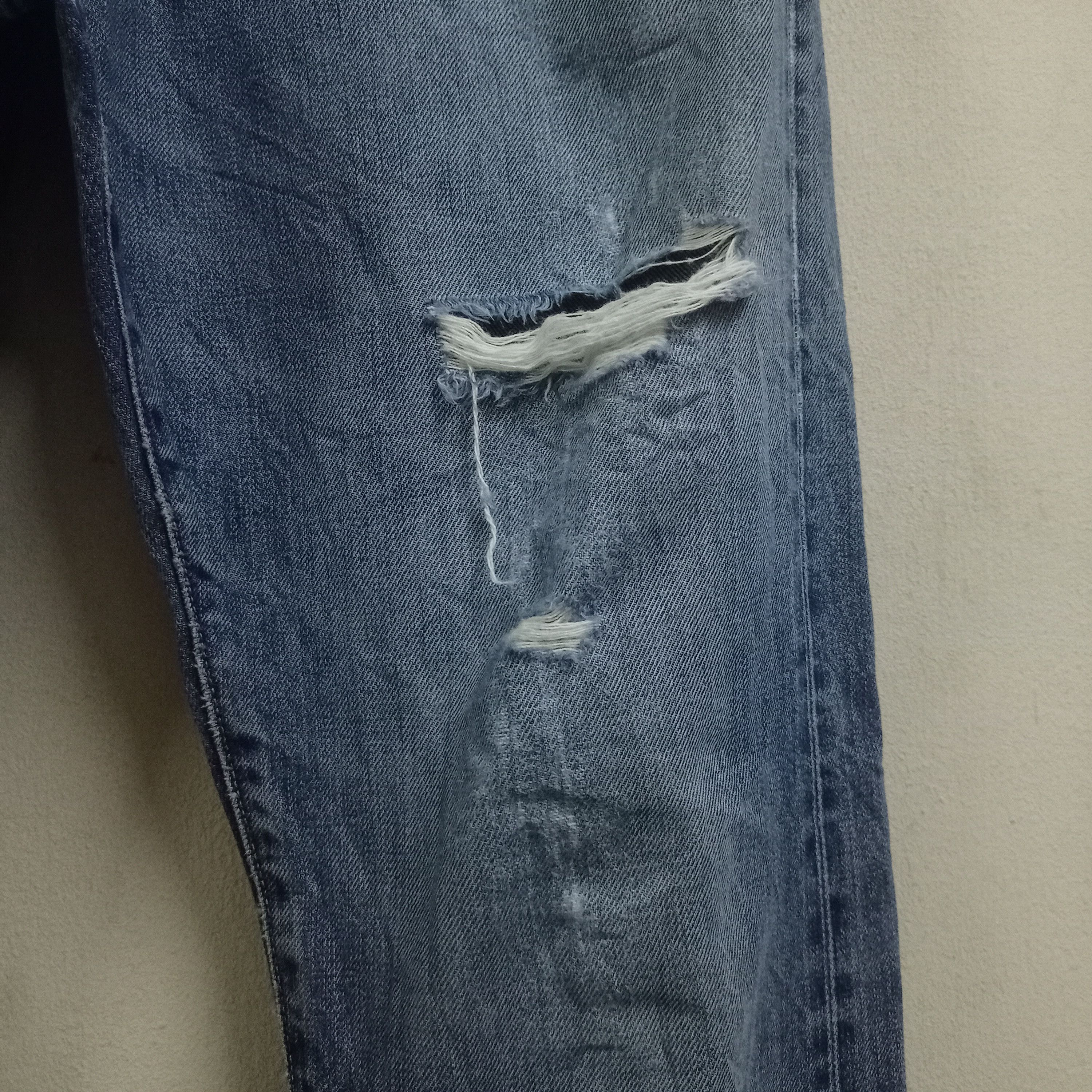 Japanese Brand × Uniqlo Vintage Uniqlo Selvedge Blue Wash Distressed Loose Jeans Size US 32 / EU 48 - 5 Thumbnail