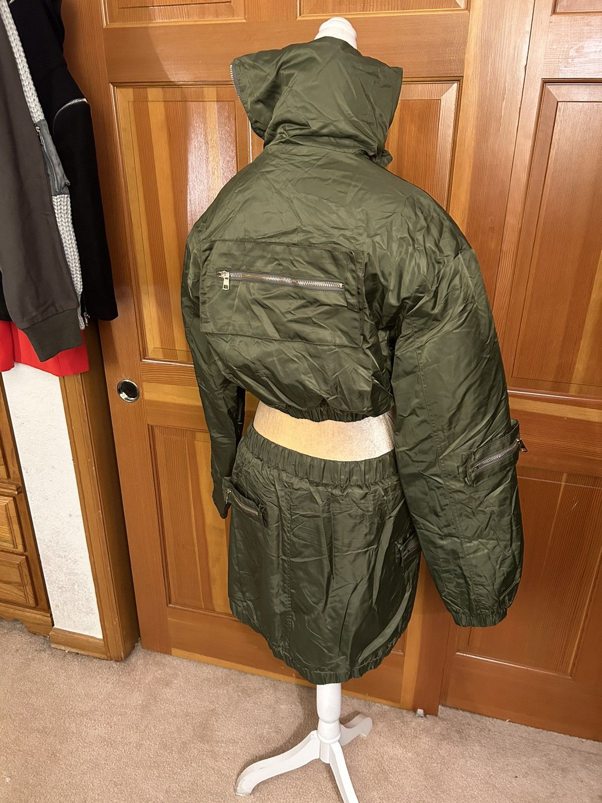 Designer × Other NWT, Lavishly Paris Army Green Two Piece Puffer Suit. Size M / US 6-8 / IT 42-44 - 7 Thumbnail