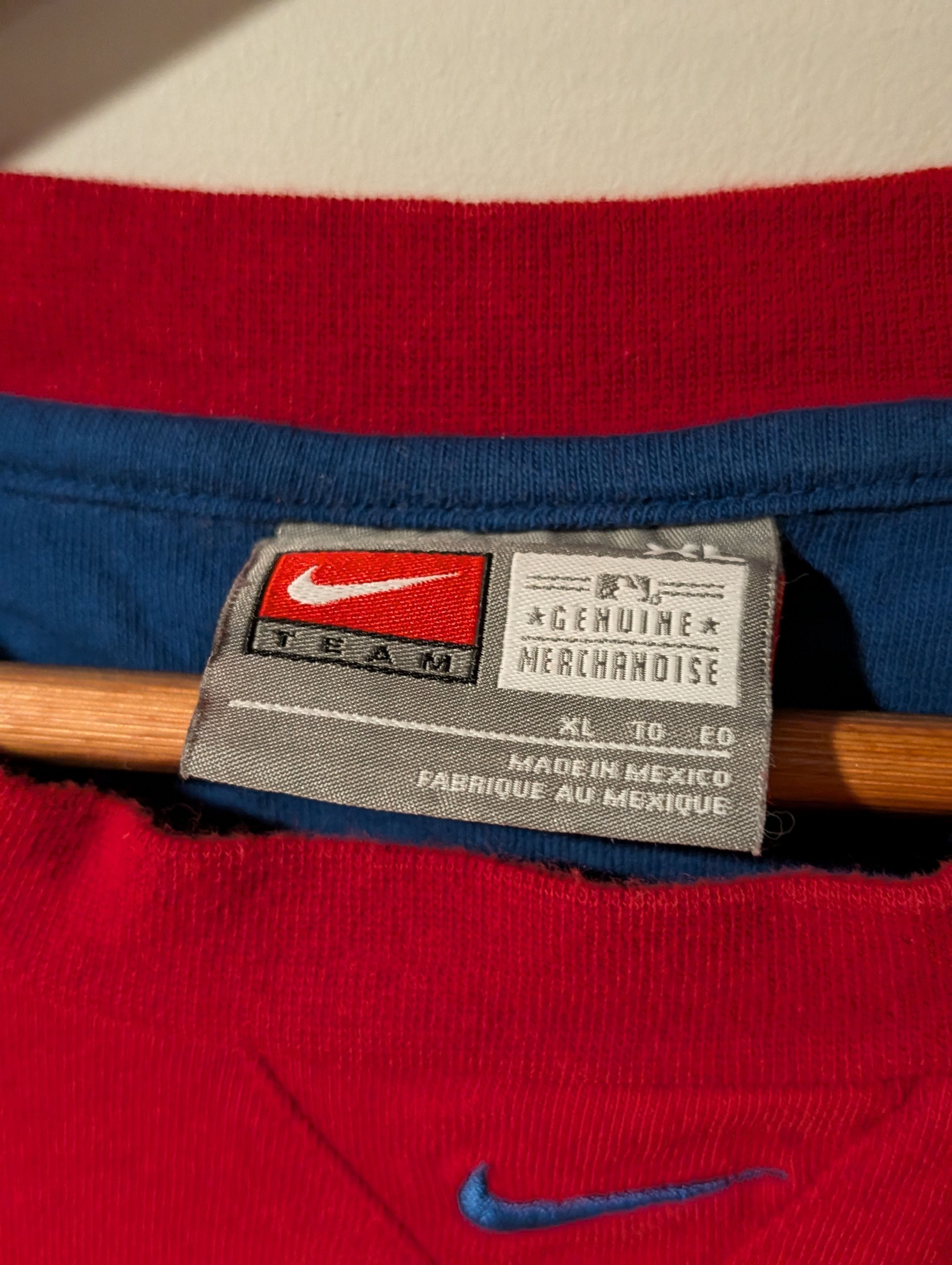 MLB Vintage Y2K Phillies MLB Baseball Nike Center Swoosh T-Shirt Size US XL / EU 56 / 4 - 5 Thumbnail