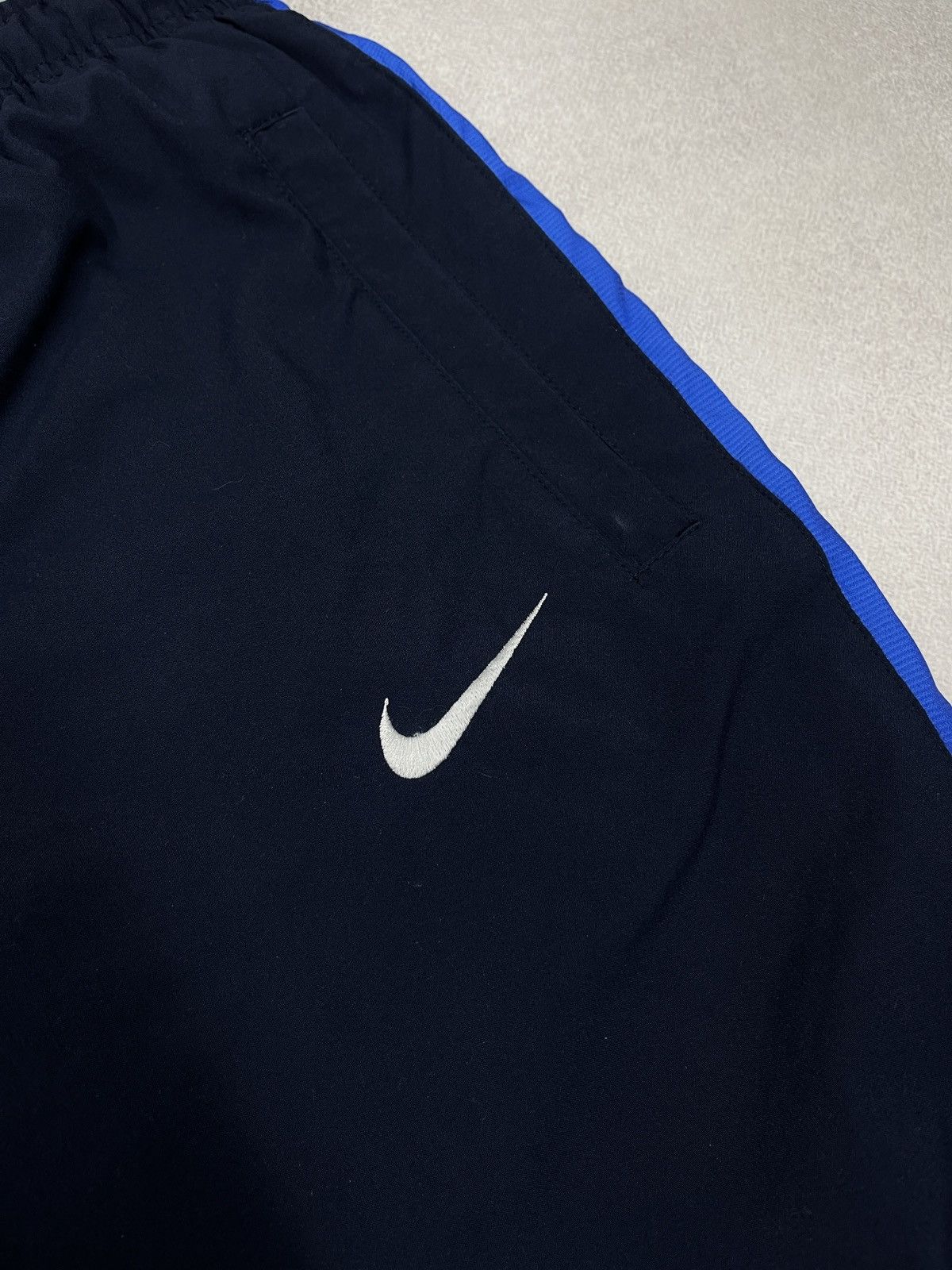 Nike Vintage Nike Nylon Sweatpants Navy Drill Y2K ACG TN Size US 34 / EU 50 - 6 Thumbnail