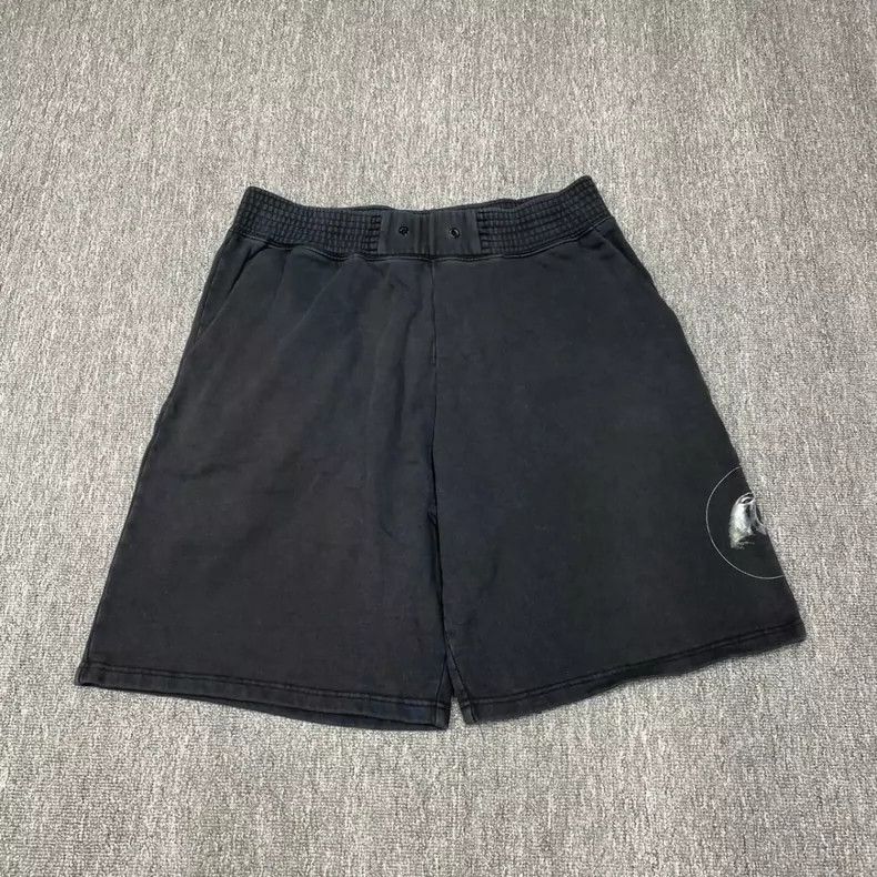 Givenchy Givenchy SizeL Ape Head Print Shorts Size L Size US 38 / EU 54 - 1 Thumbnail
