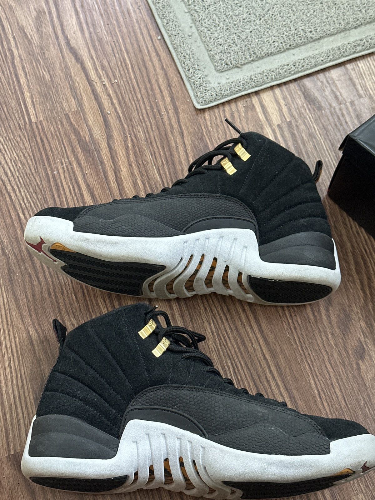 Jordan Brand Jordan 12 Reverse Taxi Size US 9.5 / EU 42-43 - 6 Thumbnail