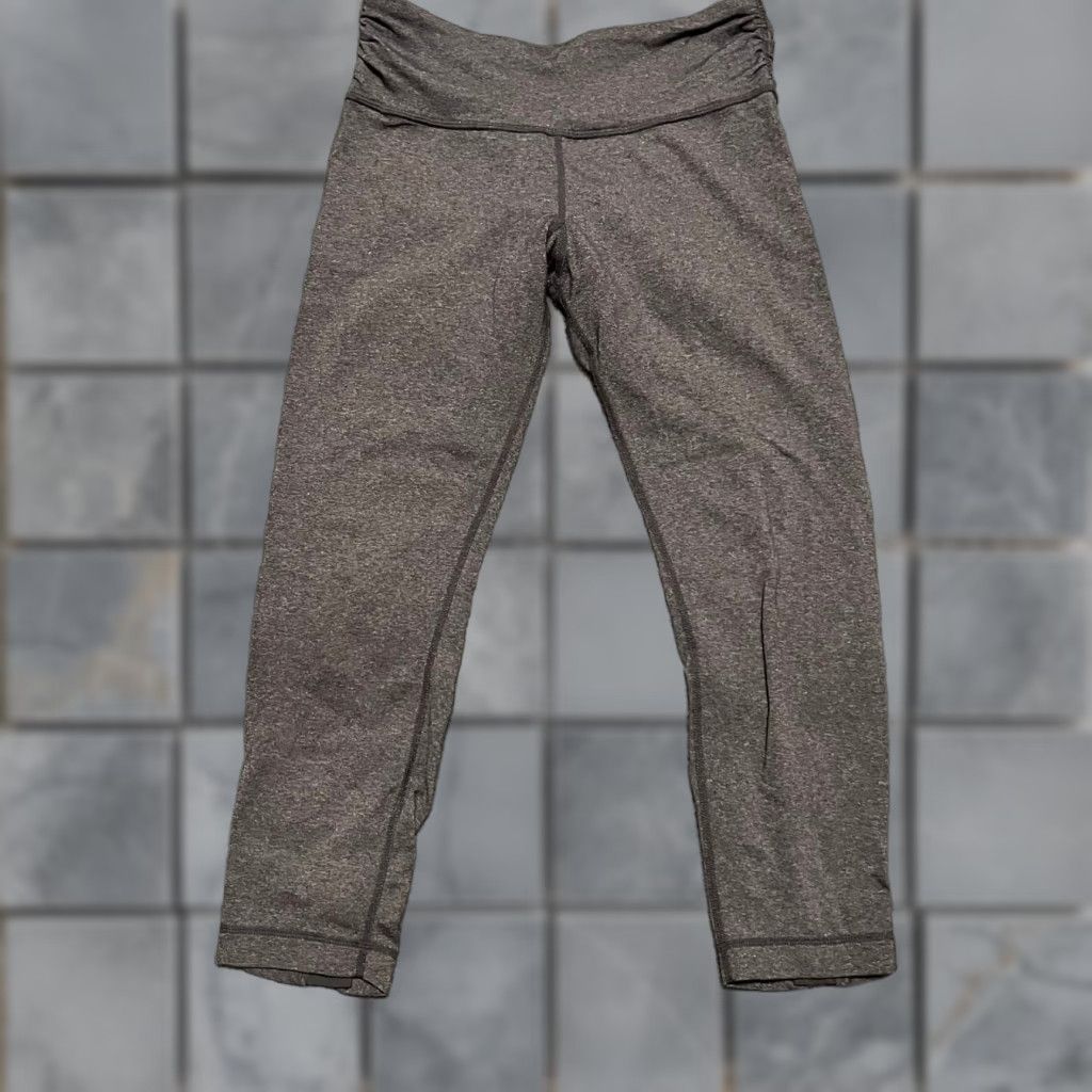Lululemon Lululemon Crop Leggings Womens 6 Gray Ruched Zipper Back Bottom Capri Pants Size 28" / US 6 / IT 42 - 1 Thumbnail