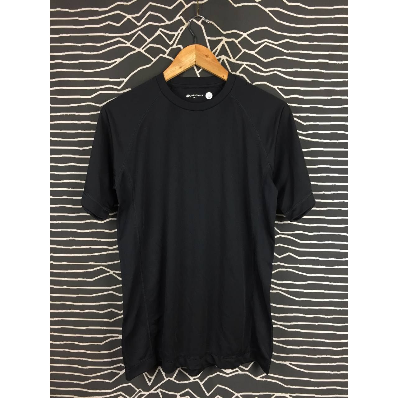 Japanese Brand × Vintage Phiten Japanese Brand Embroidered Logo Activewear Tee Size US M / EU 48-50 / 2 - 1 Thumbnail