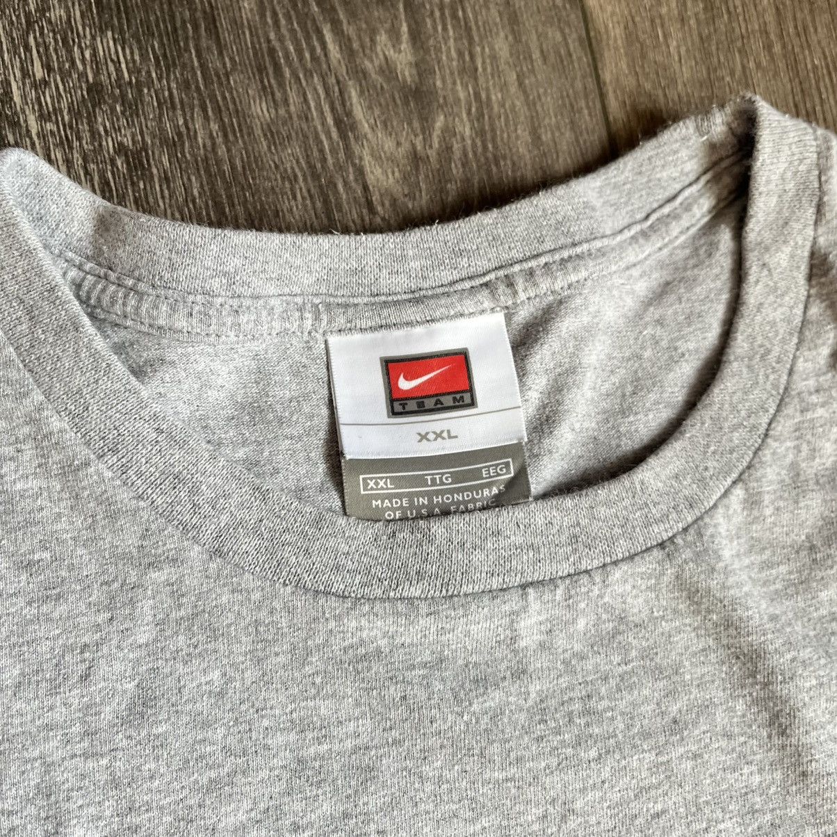 Nike Vintage Y2K Nike Virginia Tech Center Swoosh Logo Tee Shirt Size US XXL / EU 58 / 5 - 4 Thumbnail