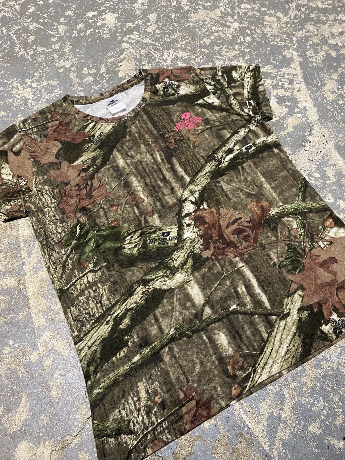 Realtree × Vintage Vintage Mossy Oak Break Up Camo Women’s Camo Tshirt Size L / US 10 / IT 46 - 2 Thumbnail