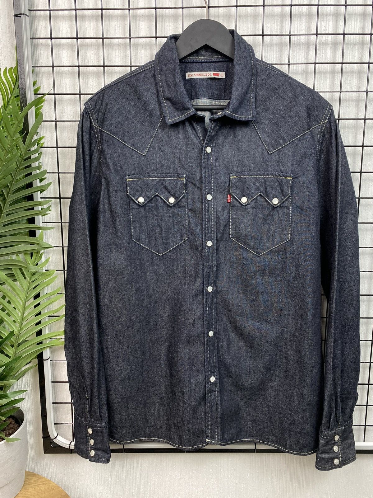 Levi's × Levi's Vintage Clothing × Vintage Vintage Levi’s Strauss & Co Denim Shirt Men’s L Navy Size US L / EU 52-54 / 3 - 1 Thumbnail