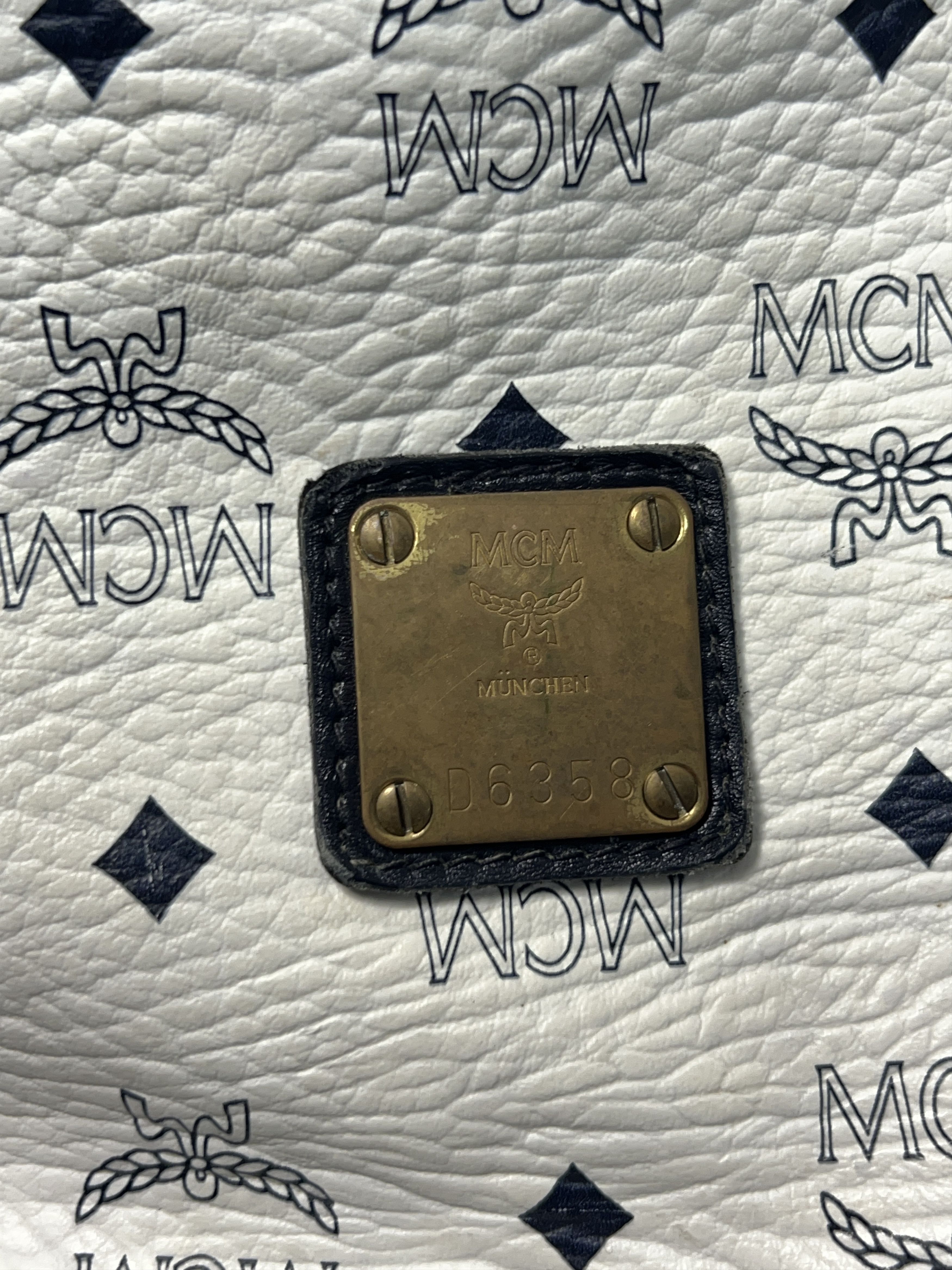 MCM Vintage Authentic Visetos Drawstring Shoulder Bag Leather Size ONE SIZE - 3 Thumbnail