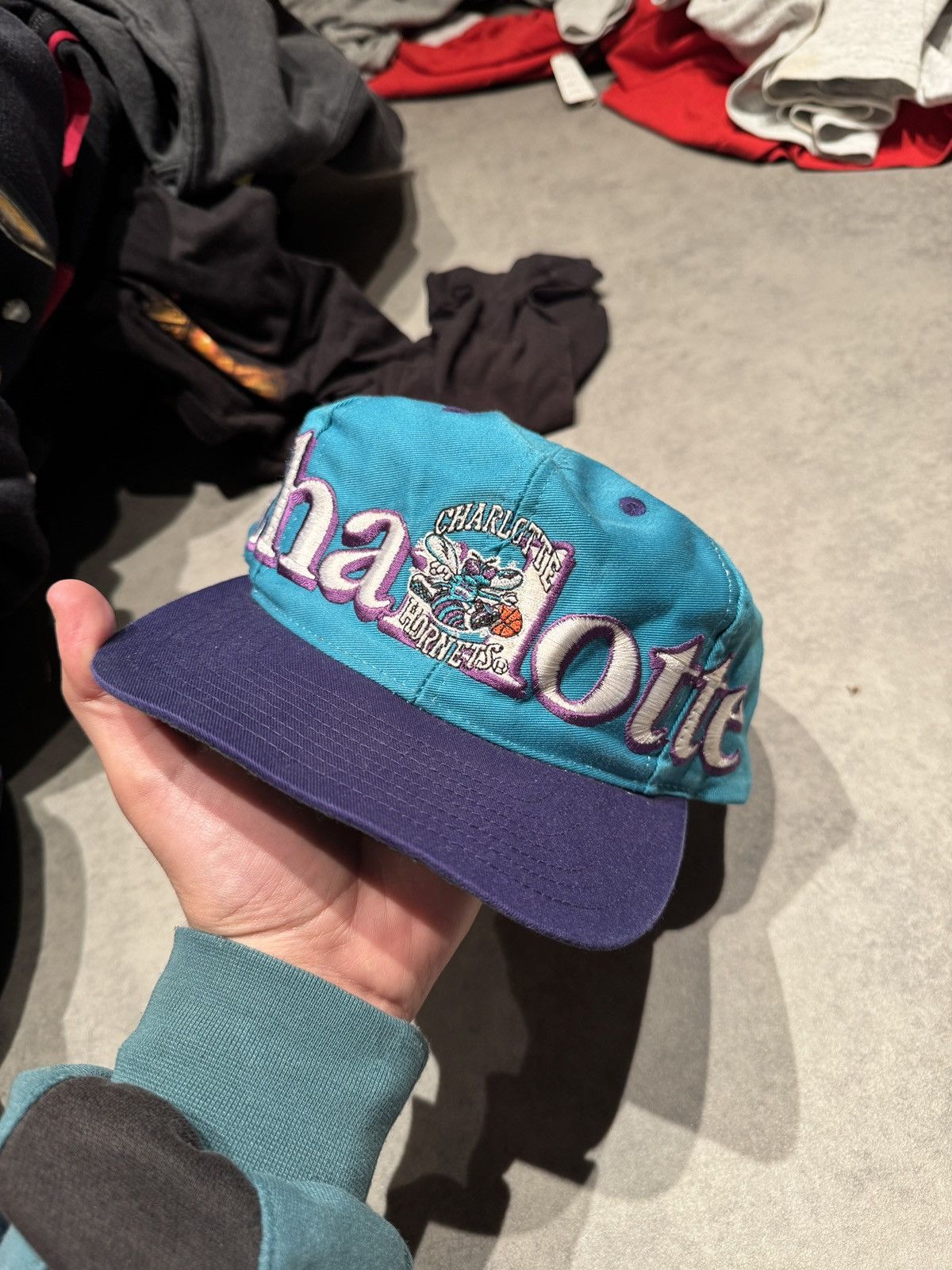NBA Rare 90s Charlotte Hornets Snapback Logo 7 Vintage NBA Size ONE SIZE - 1 Thumbnail
