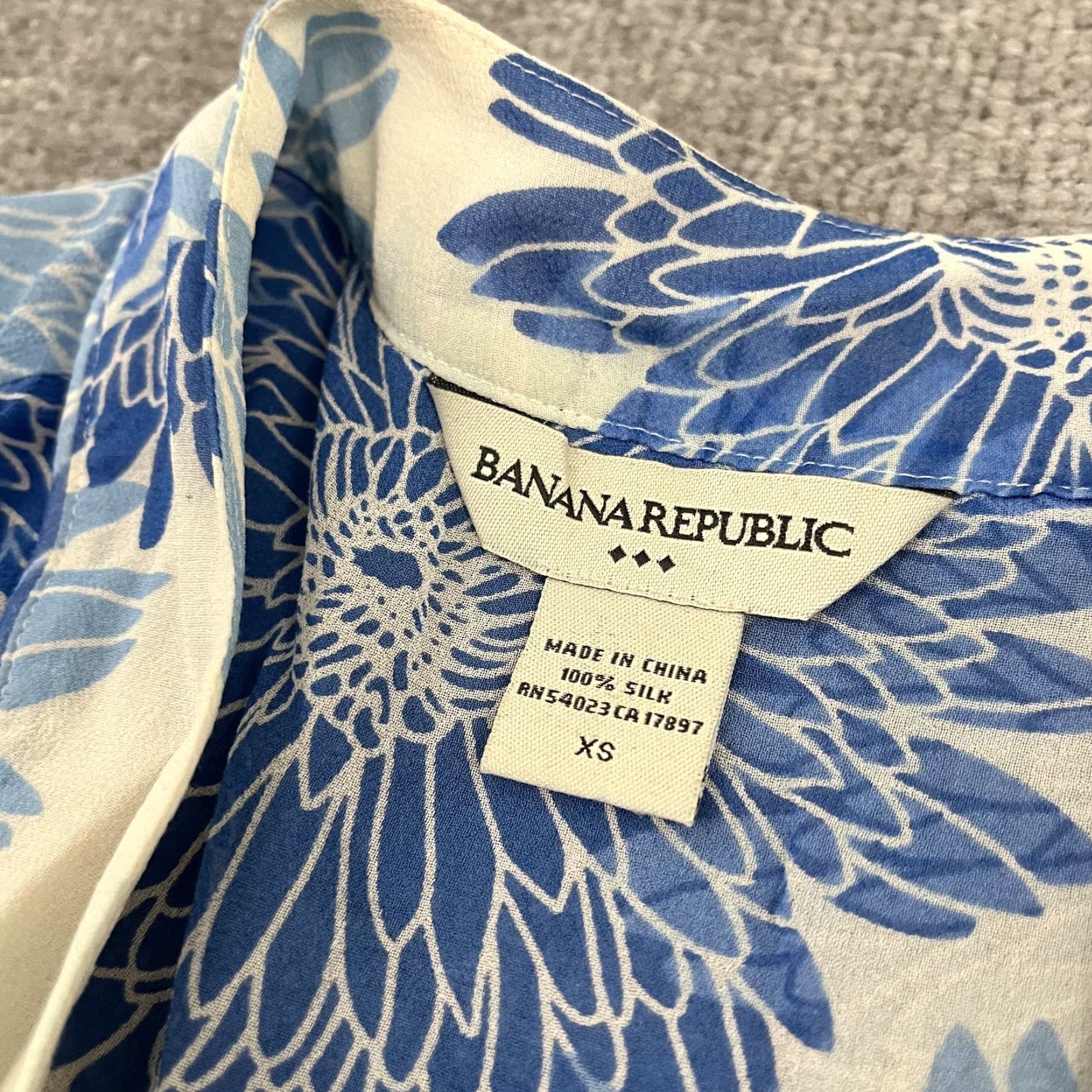 Banana Republic Banana Republic Blouse Womens XS Multicolor Floral Silk Sheer Tie Front Flared Sleeve Size XS / US 0-2 / IT 36-38 - 2 Thumbnail