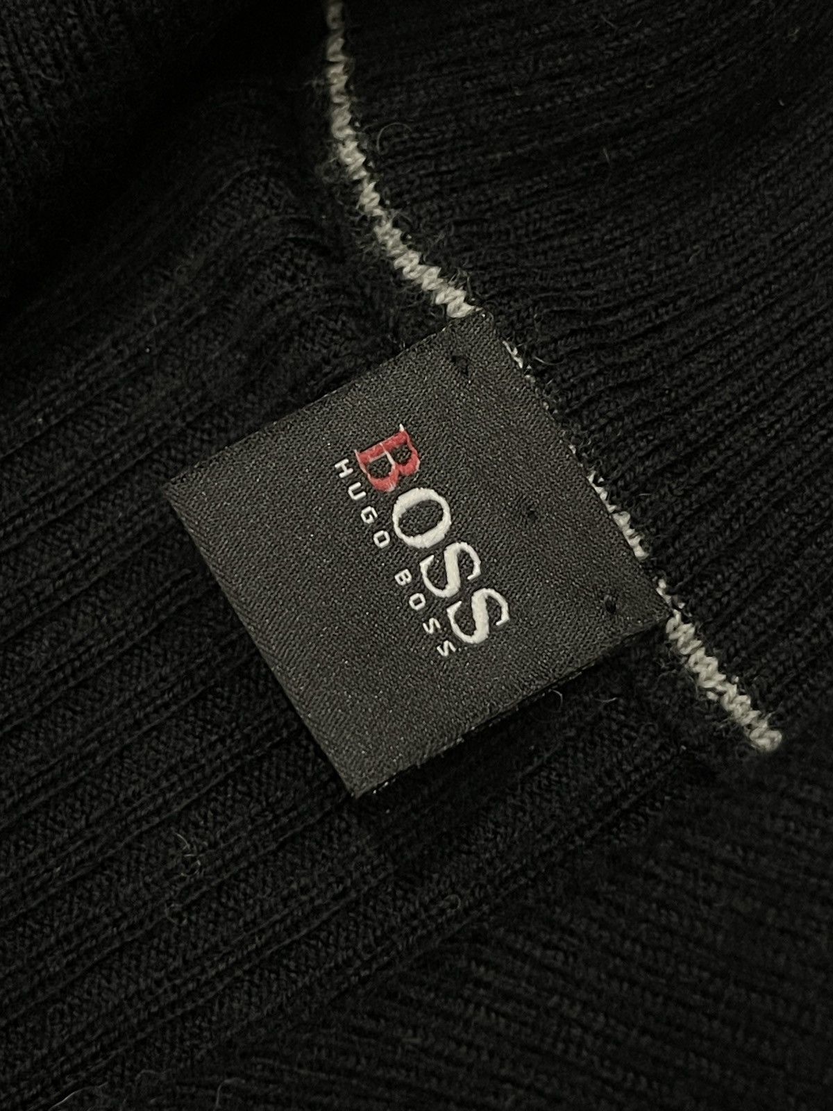 Hugo Boss Sweater with buttons black hugo boss wool jumper M Size US M / EU 48-50 / 2 - 7 Thumbnail