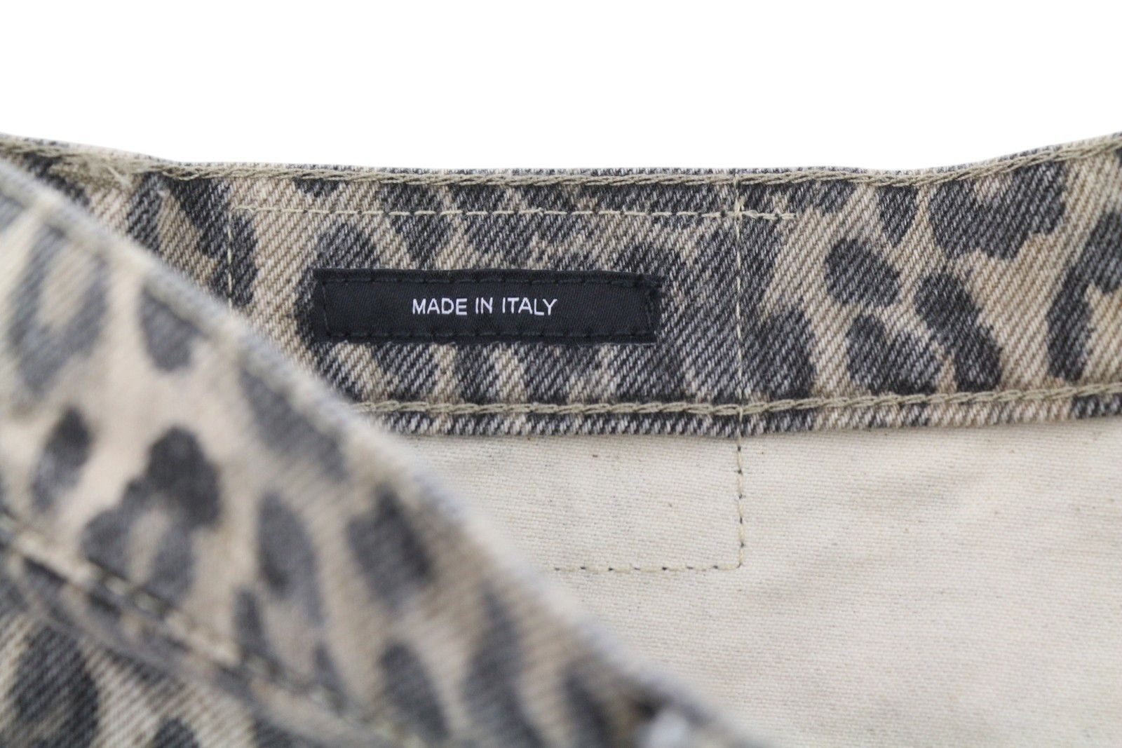 R13 POUCH POCKET 25 Ecru Leopard Button Shorts 89427 Size 25" / US 0 / IT 36 - 9 Thumbnail