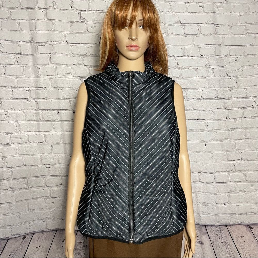 Other NWT New Christopher & Banks Striped Quilted Vest Size L Pet Size L / US 10 / IT 46 - 1 Thumbnail