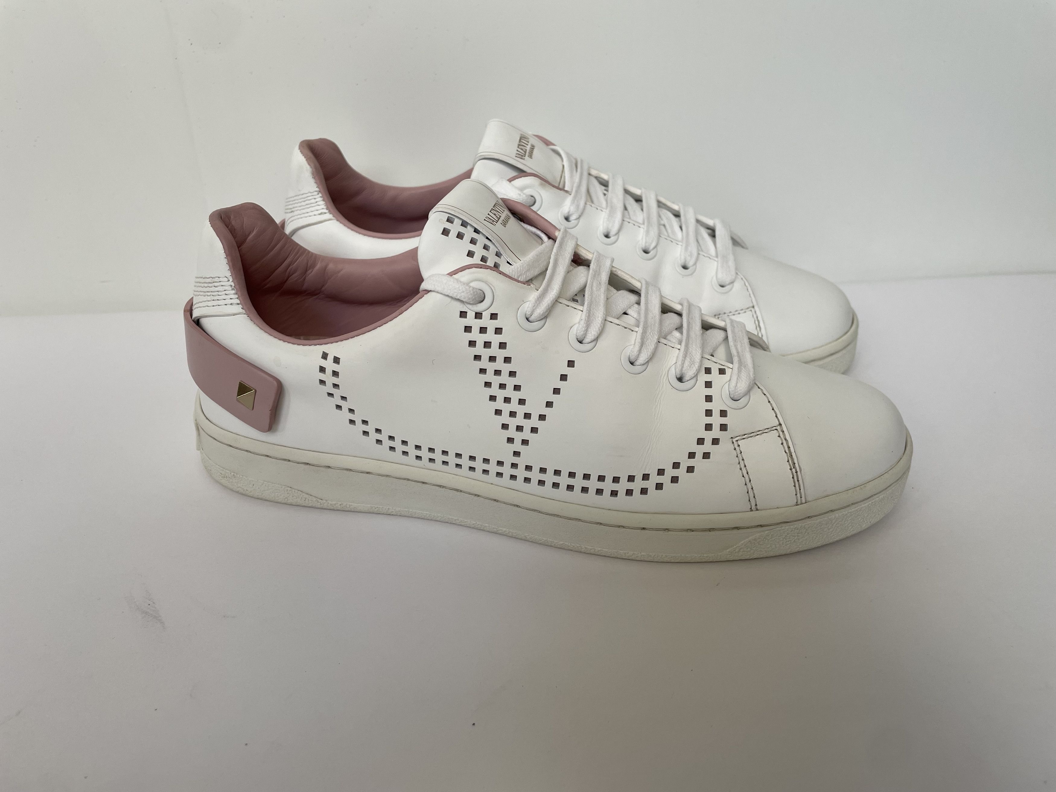 Valentino Valentino Garavani V-LOGO leather sneakers Size US 7 / IT 37 - 3 Thumbnail