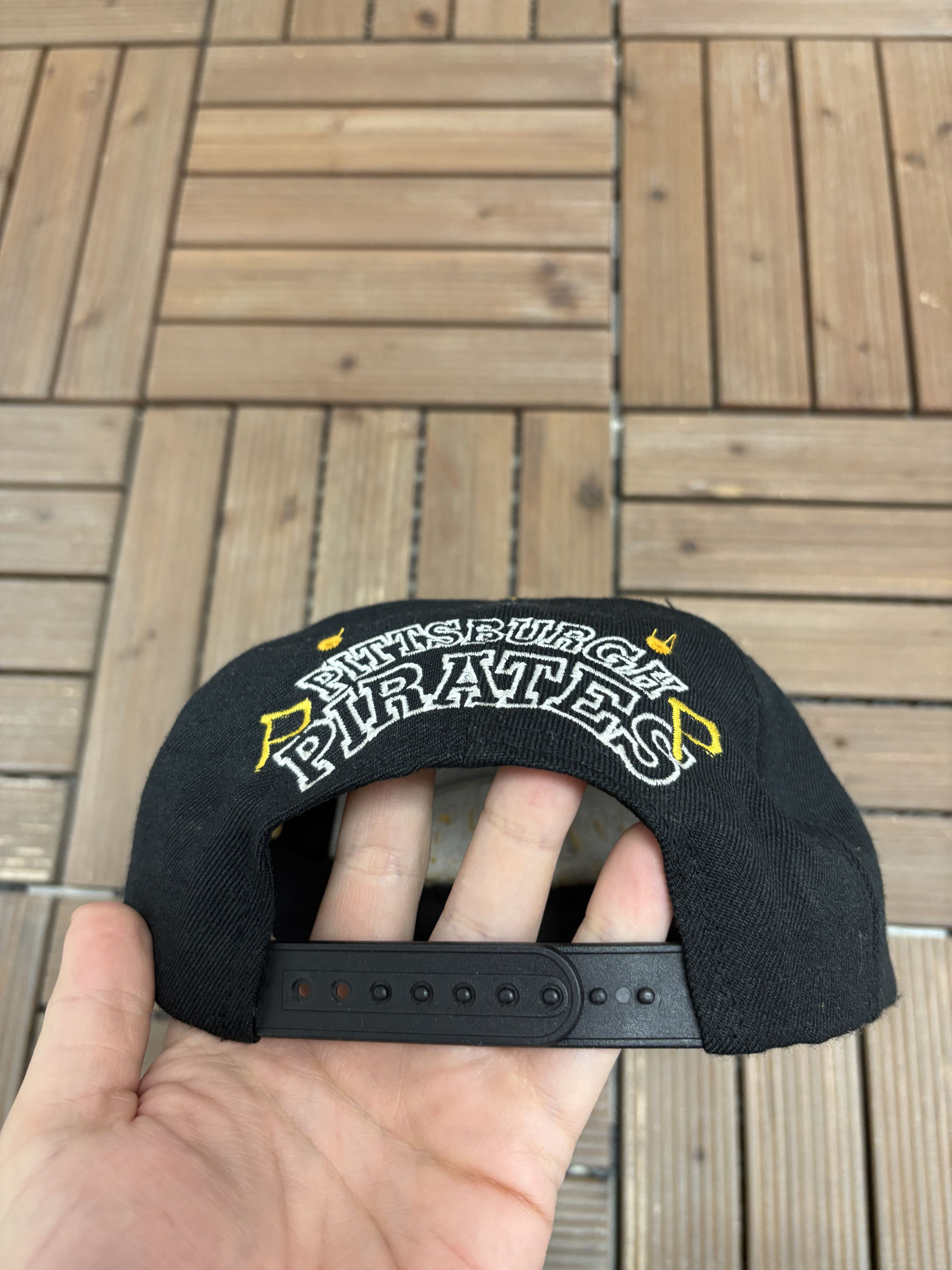 Vintage Pittsburgh Pirates Vintage Black Snap Back Hat Cap Size ONE SIZE - 5 Thumbnail