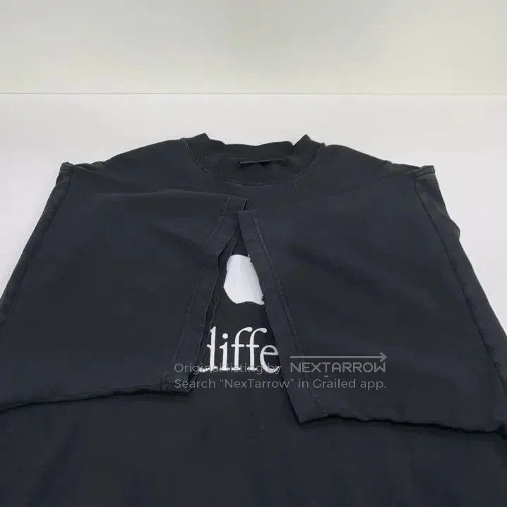 Balenciaga Balenciaga Black Be Different Graphic T. Size US S / EU 44-46 / 1 - 2 Thumbnail