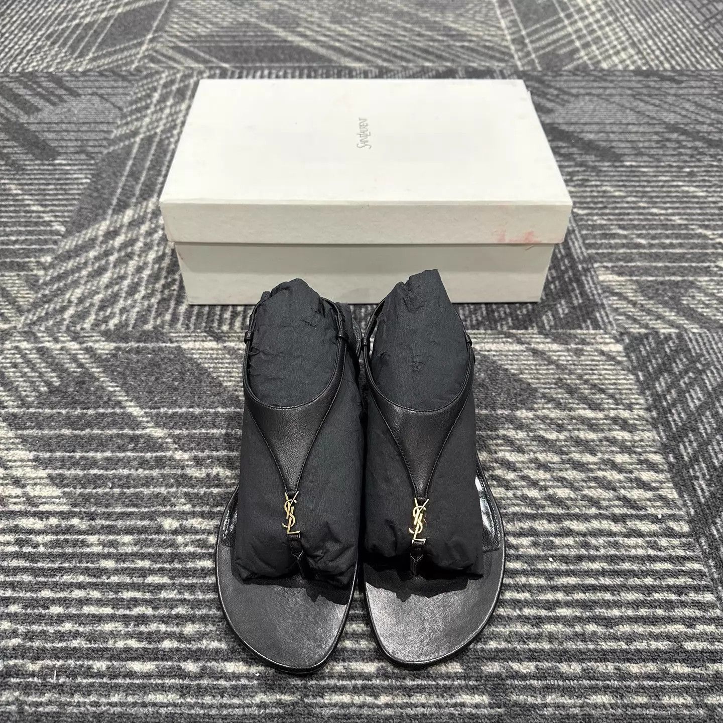 Yves Saint Laurent YSL CASSANDRE Lamb 4cm Toe-Loop 1-Strap Sandals 38.5EU NIB Size US 8 / IT 38 - 2 Thumbnail