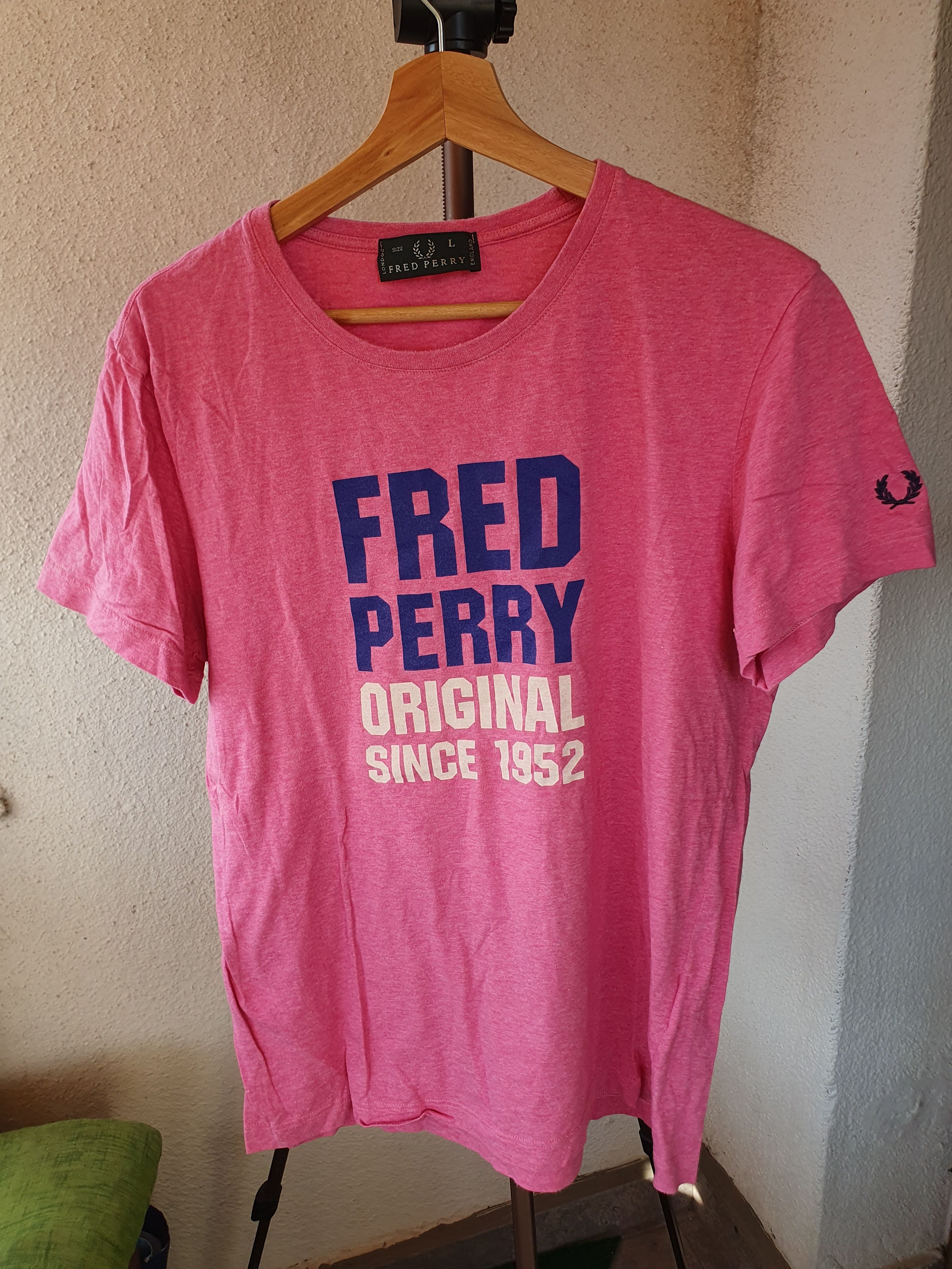Fred Perry Fred Perry Big Spell Out Pink Unisex Made in Italy tee L Size US L / EU 52-54 / 3 - 1 Thumbnail