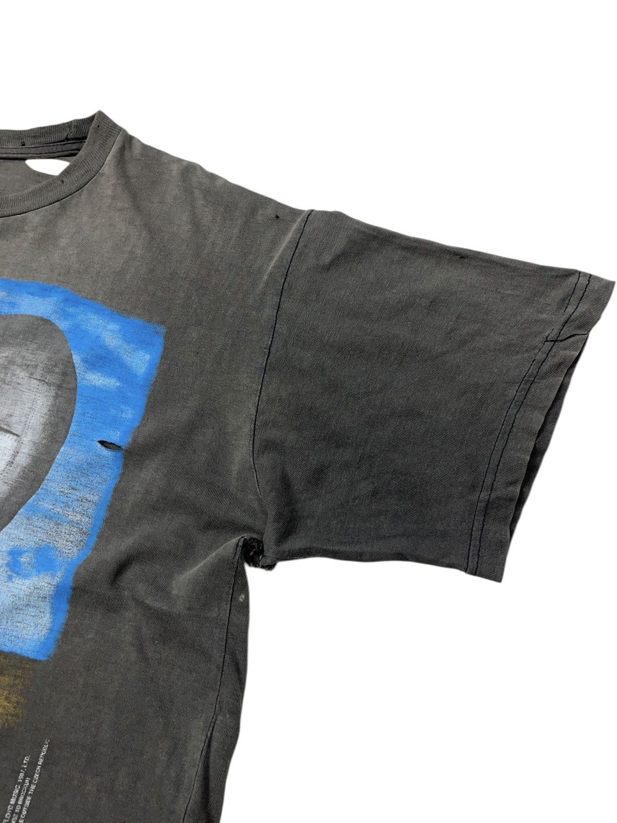 Pink Floyd Vintage 1994 Pink Floyd The Division Bell Distressed T-shirt Size US L / EU 52-54 / 3 - 9 Thumbnail