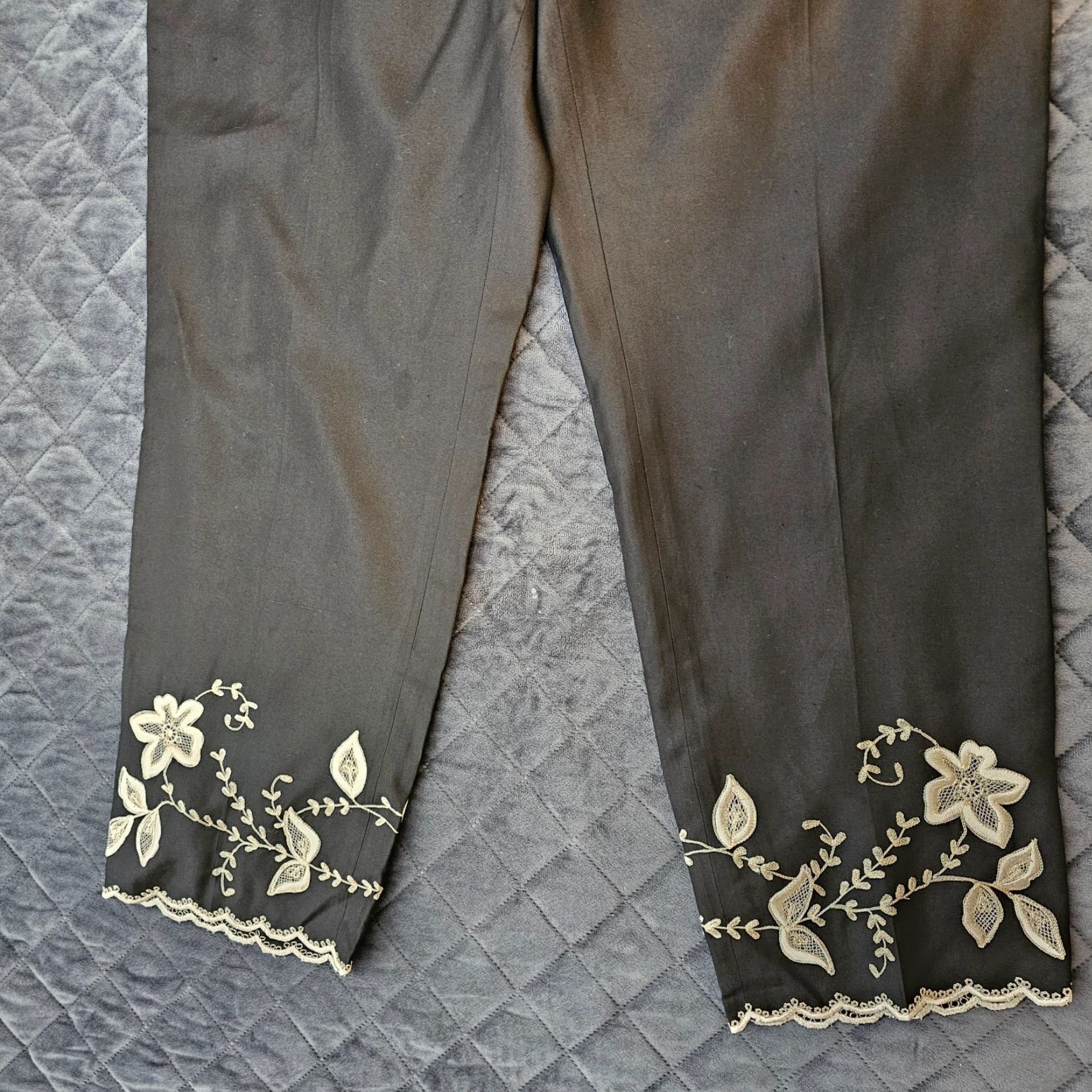 Ann Taylor Ann Taylor Petites Crop Pants Black Silk Size 12P Floral Embroidered Trim Casual Size 34" / US 12 / IT 48 - 2 Thumbnail