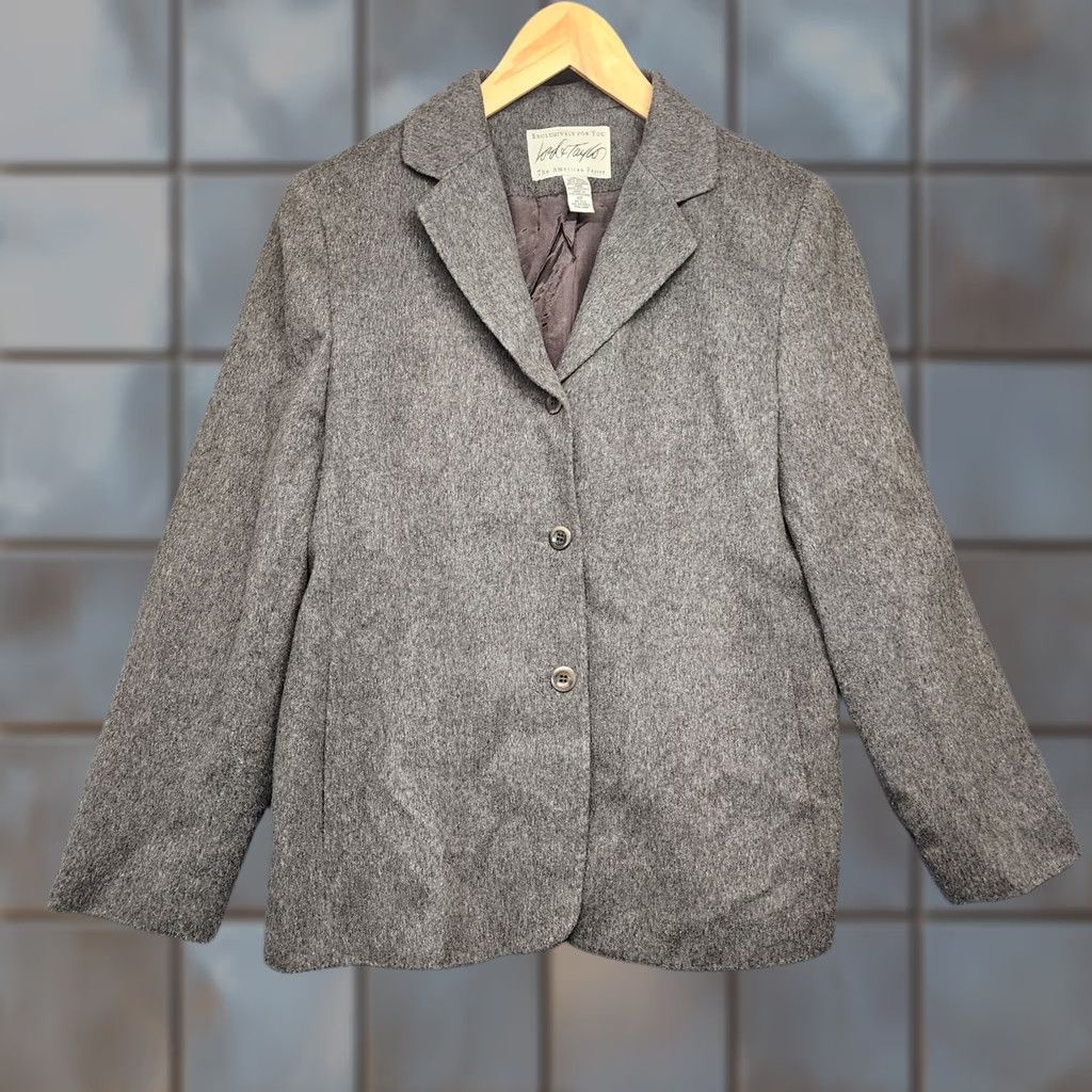 Lord & Taylor VINTAGE Lord & Taylor Blazer Womens 8 P Grey Wool Cashmere Classic Career Jacket Size M / US 6-8 / IT 42-44 - 1 Thumbnail