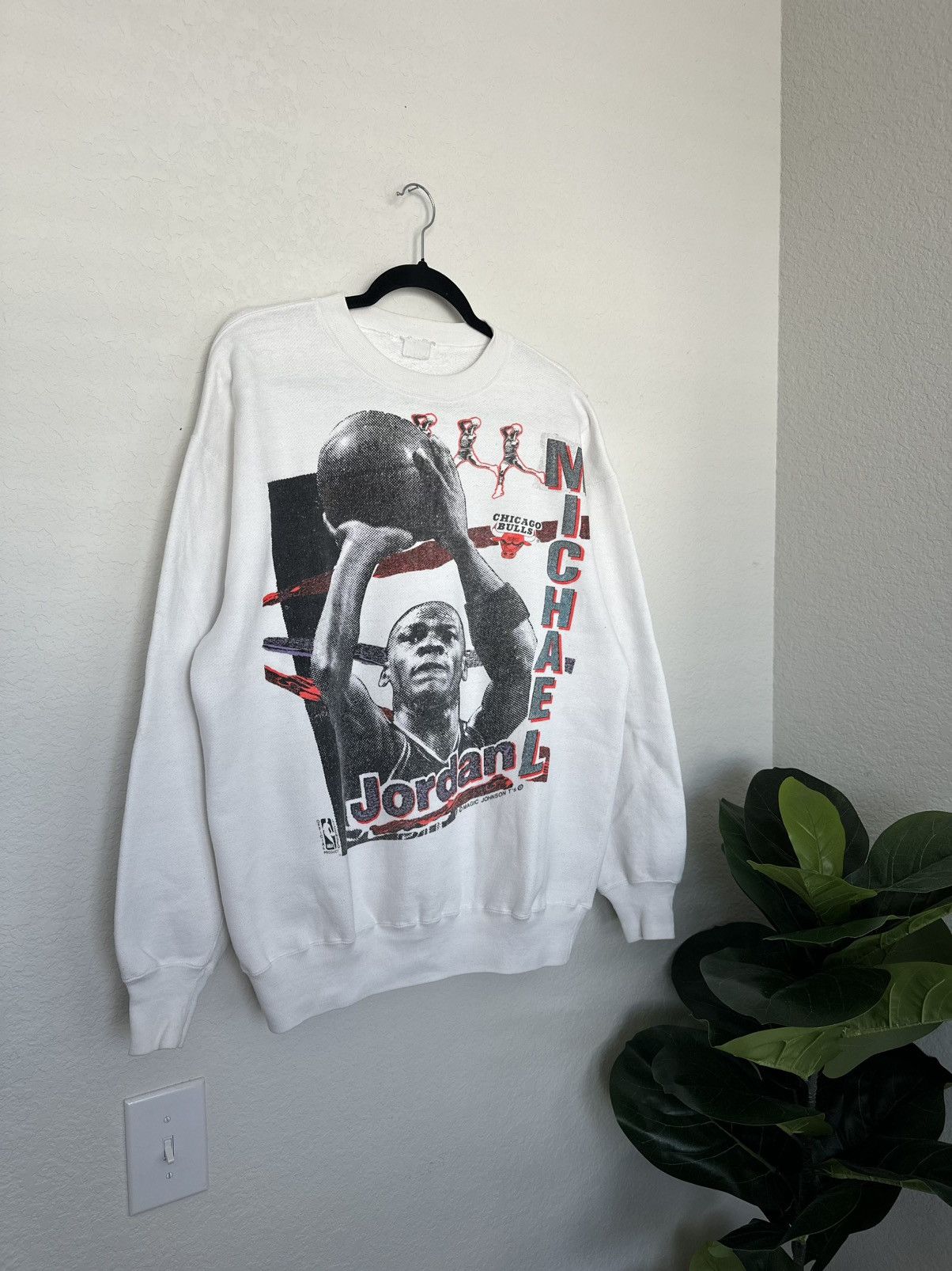 Jordan Brand × NBA × Vintage Vintage 90s Michael Jordan Graphic Magic Johnson Ts Crewneck Size US L / EU 52-54 / 3 - 1 Thumbnail