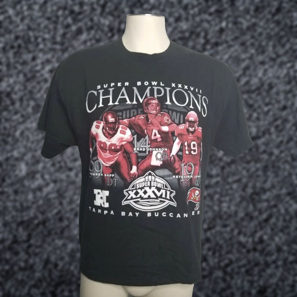 NFL VINTAGE Tampa Bay Buccaneers NFL Shirt Mens S Black 2003 Super Bowl 37 Champions Card Graphic Crew Neck Size US S / EU 44-46 / 1 - 1 Thumbnail