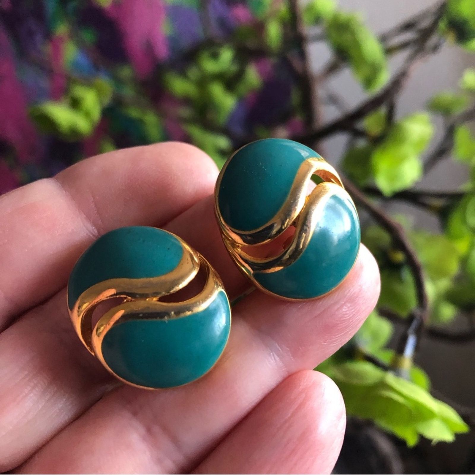 Vintage Vintage 70s teal green enamel gold plated clip on earrings Size ONE SIZE - 1 Thumbnail