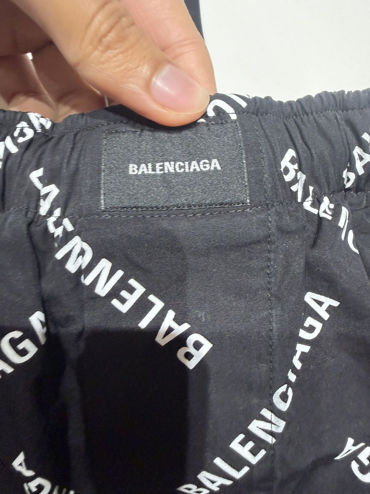Balenciaga Balenciaga logo-print shorts Size US 30 / EU 46 - 4 Thumbnail