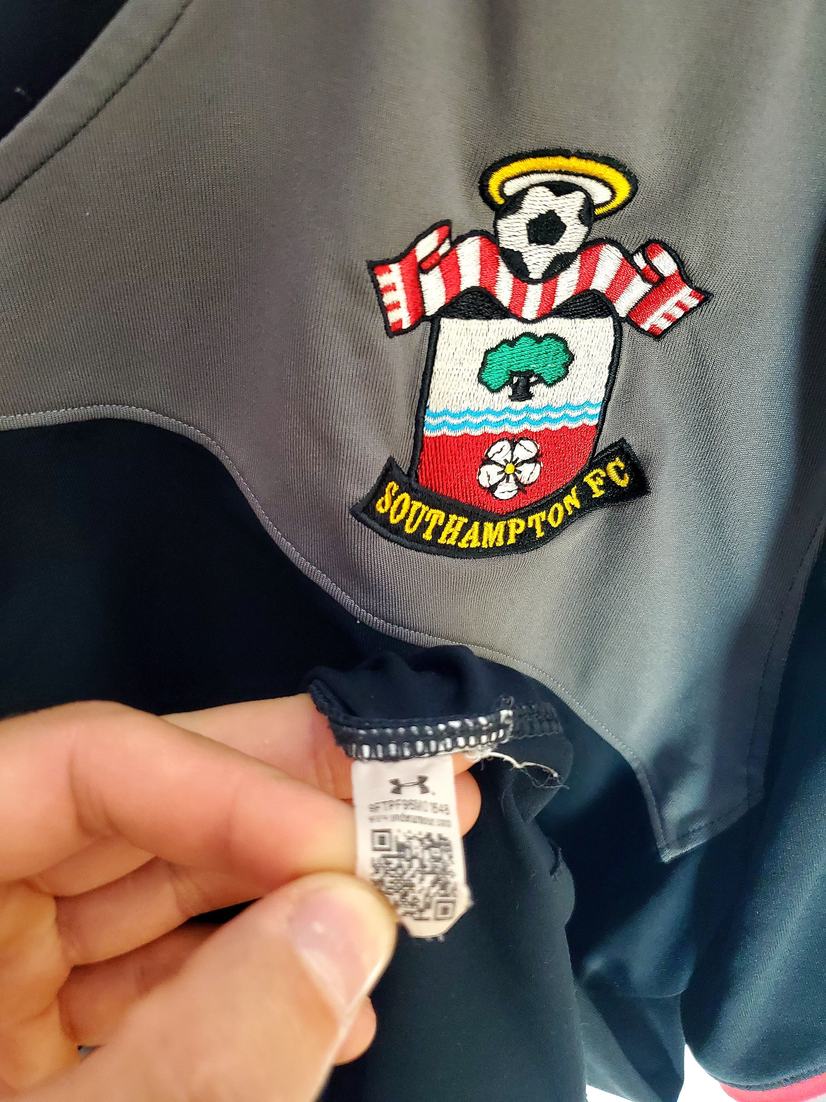 Under Armour SOUTHAMPTON 2016/2017 FOOTBALLJERSEY AWAY perfect condition Size US XL / EU 56 / 4 - 5 Thumbnail