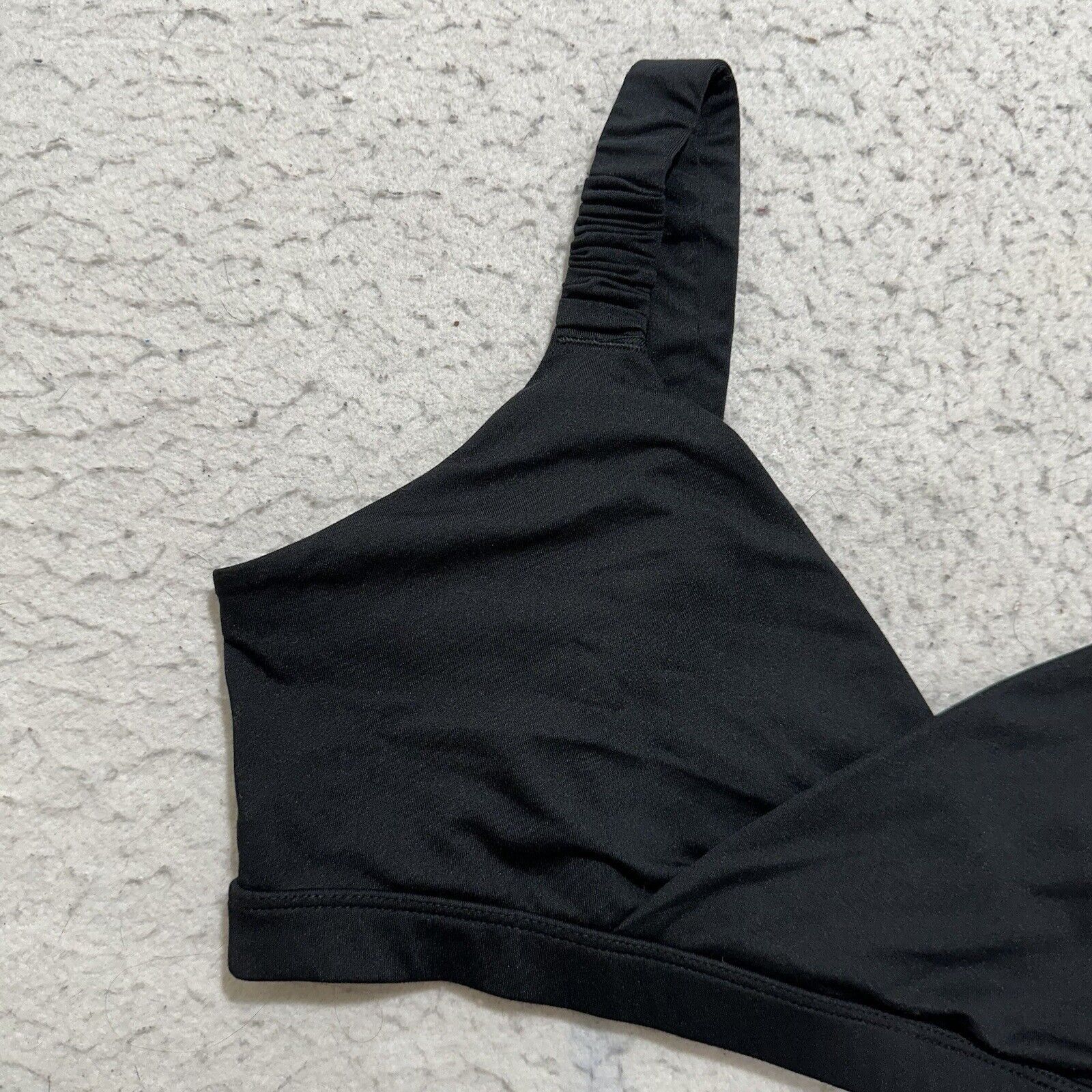Fabletics Fabletics Medium Cross Front Sports Bra Ruched Straps Size ONE SIZE - 4 Thumbnail