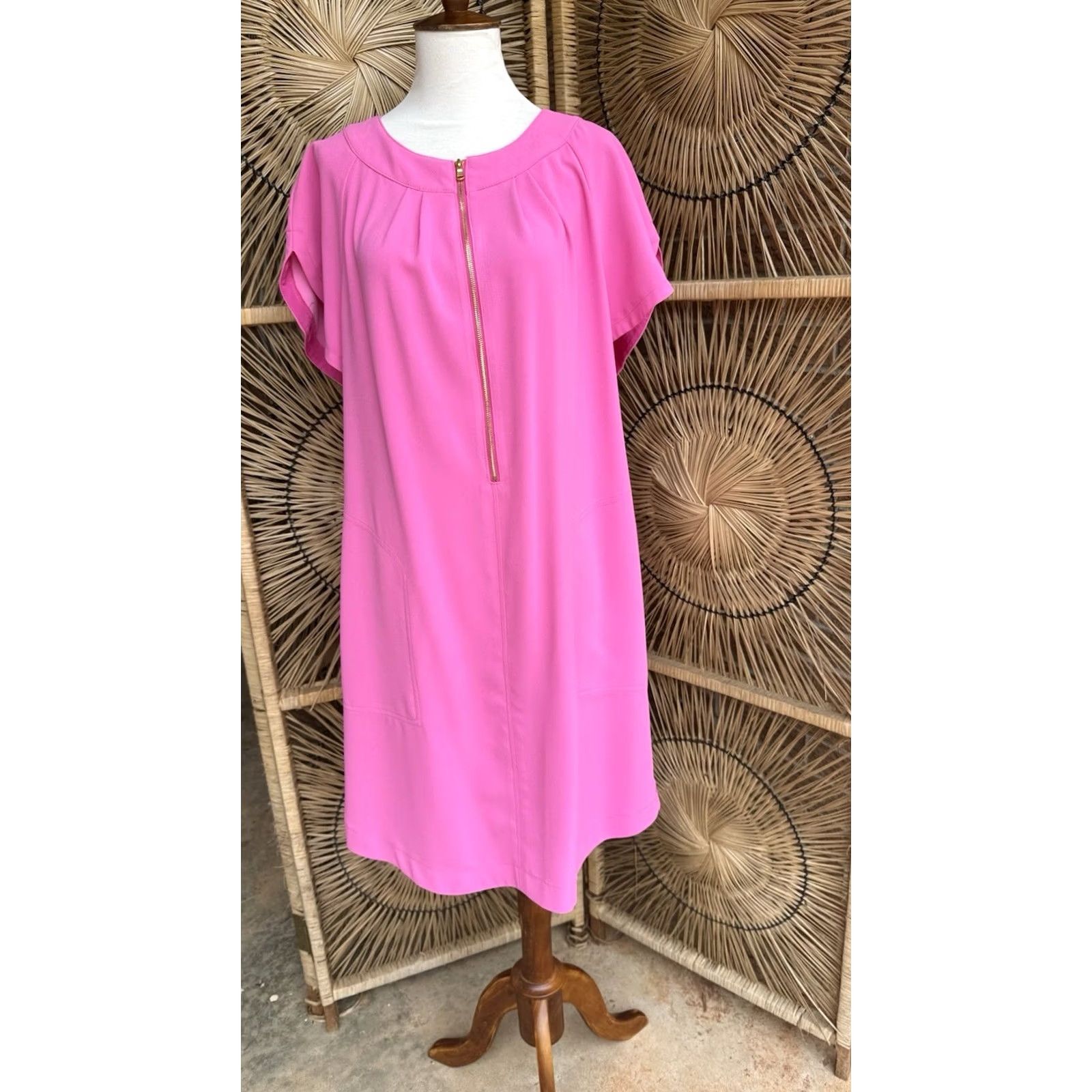 Trina Turk VINTAGE Trina Turk Pink Shift Dress Gold Zip Front Short Sleeve Size L Womens Size 36" / US 14 / IT 50 - 3 Thumbnail