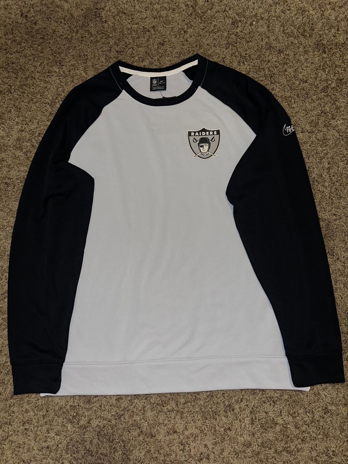 Designer Nike Men’s Las Vegas Raiders SLV/BLK Historic Raglan Crew Performance Sweater Size US XL / EU 56 / 4 - 1 Thumbnail