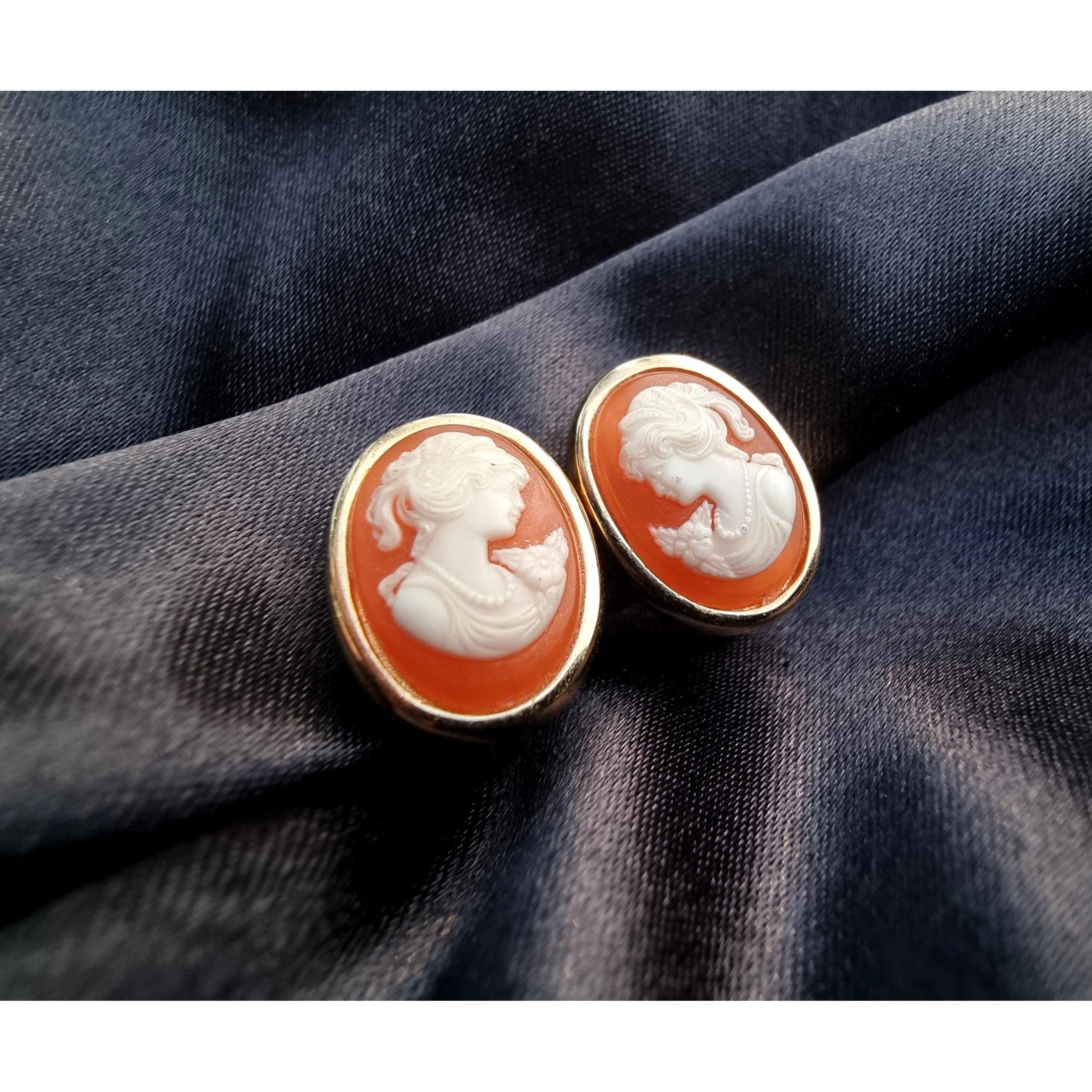 Other Vintage CROWN TRIFARI 1960s Gold Toned Orange and Ivory Came Size ONE SIZE - 1 Thumbnail
