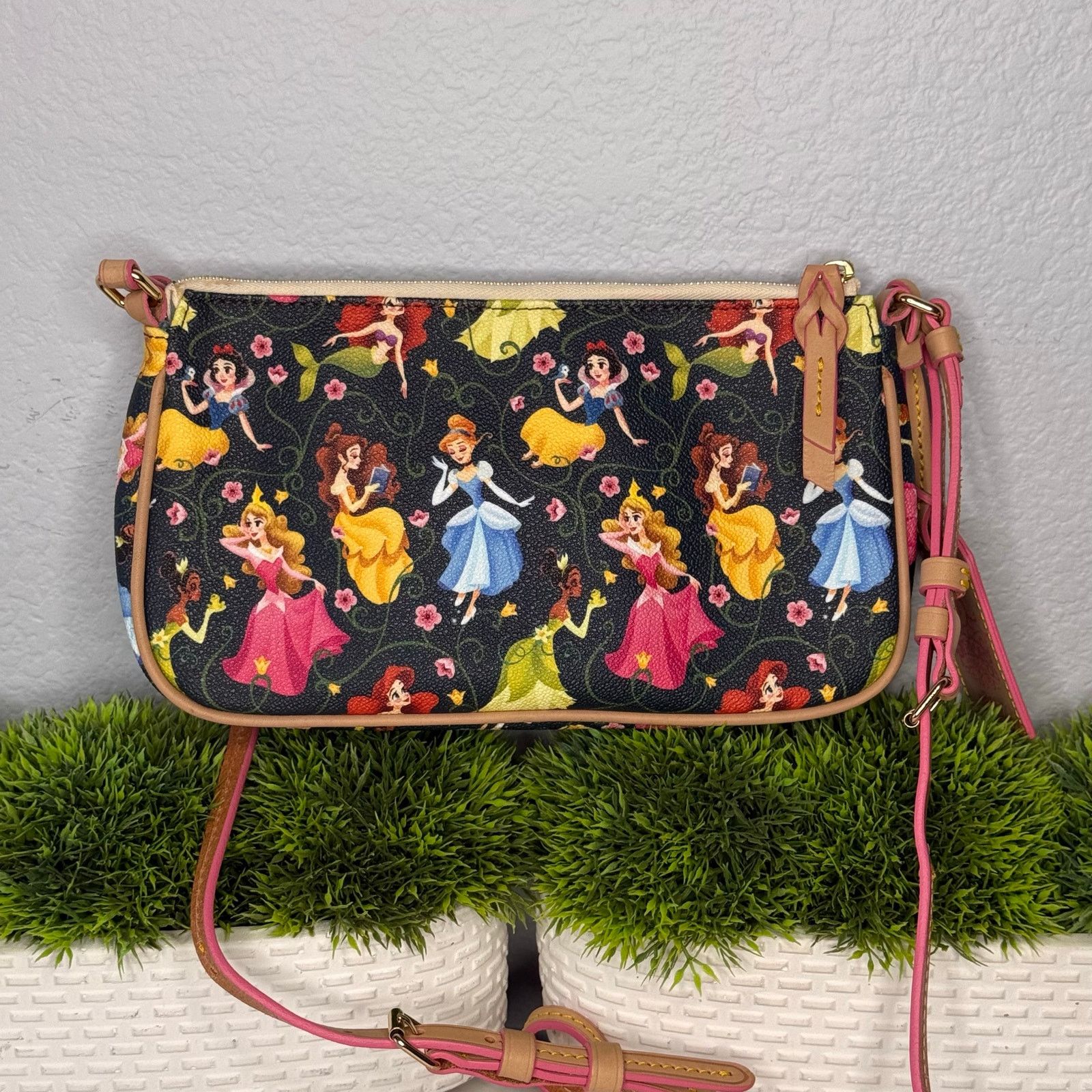 Dooney & Bourke Rare Dooney & Bourke Princess Half Marathon Pouchette 2016 Size ONE SIZE - 5 Thumbnail
