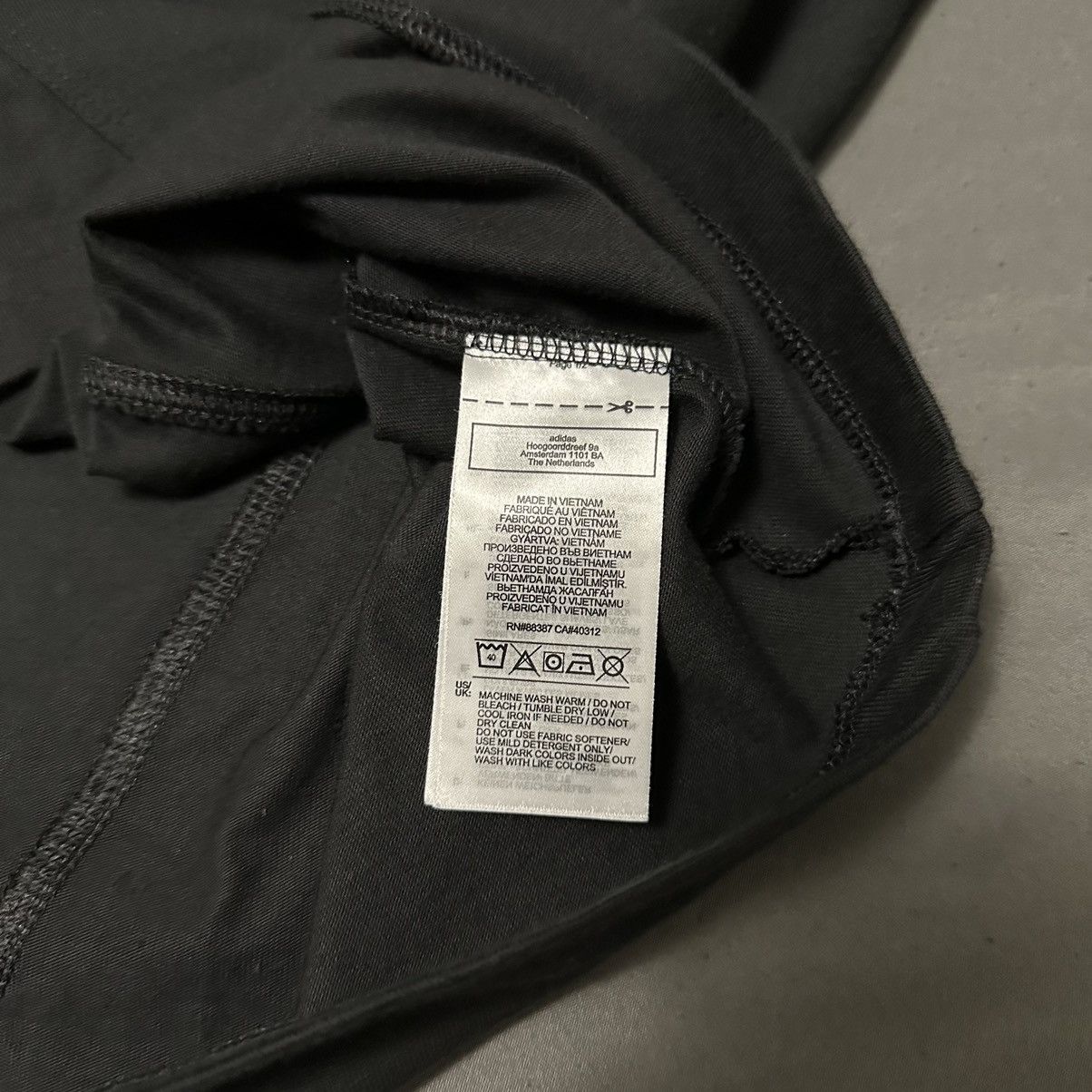 Adidas ADIDAS REAR PIECE TEE. Size US M / EU 48-50 / 2 - 5 Thumbnail