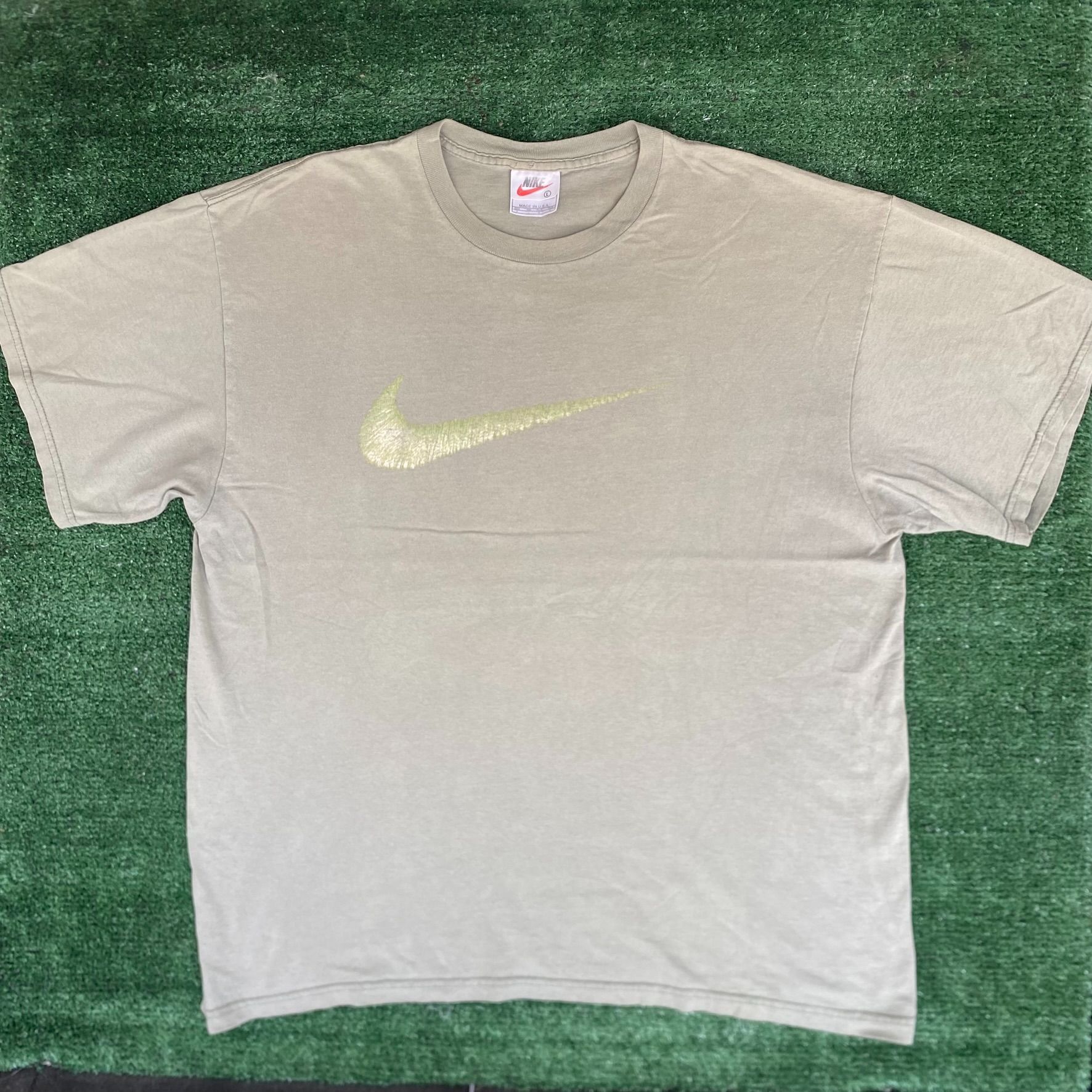 Nike Vintage 90s Nike Logo Shirt Big Center Swoosh Athletic Tee Size US L / EU 52-54 / 3 - 1 Thumbnail