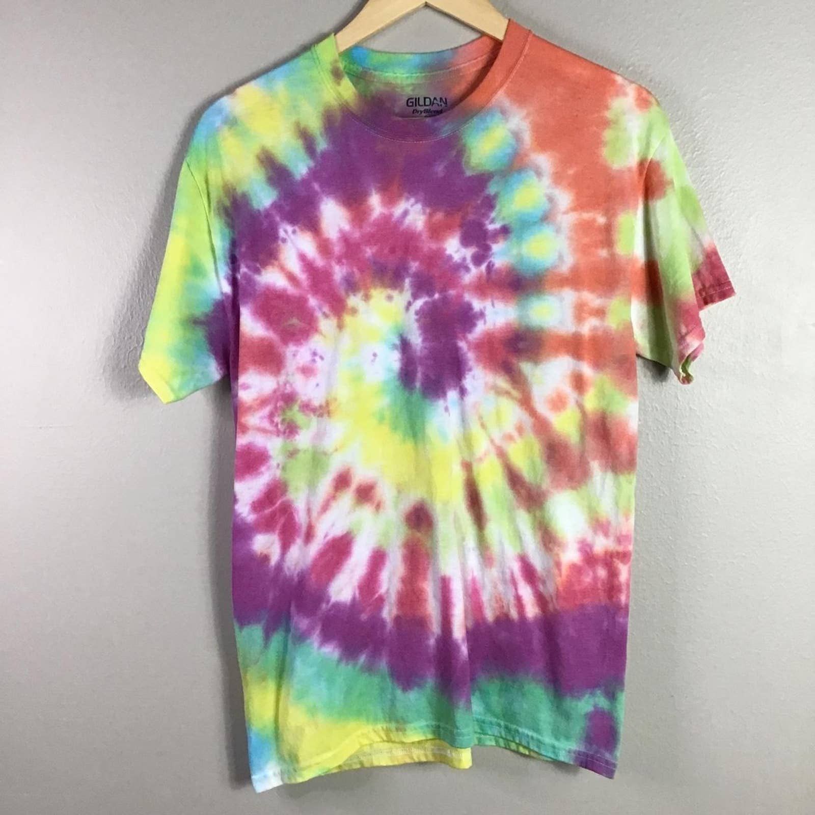 Gildan Tie Dye Swirl T Shirt hippie flower 70s Rainbow Multicolor M ...