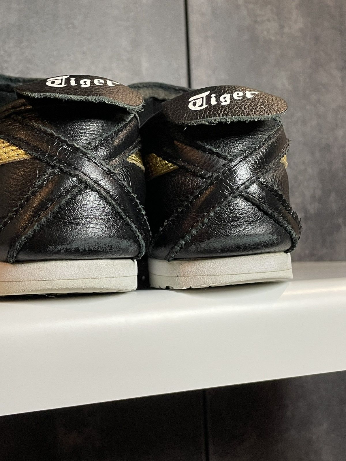 Onitsuka Tiger Onitsuka Tiger Silver Gold Onitsuka Tiger Size US 9.5 / IT 39.5 - 20 Thumbnail