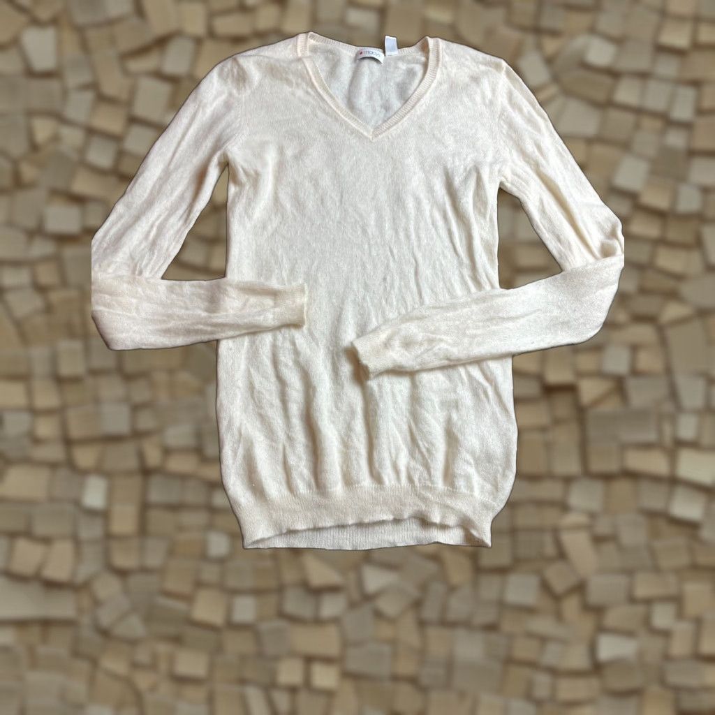 Vintage Macy Sweater Woman's Size XS Cream V-Neck Long Sleeve Cashmere Knit Ribbed Edges Size XS / US 0-2 / IT 36-38 - 1 Thumbnail
