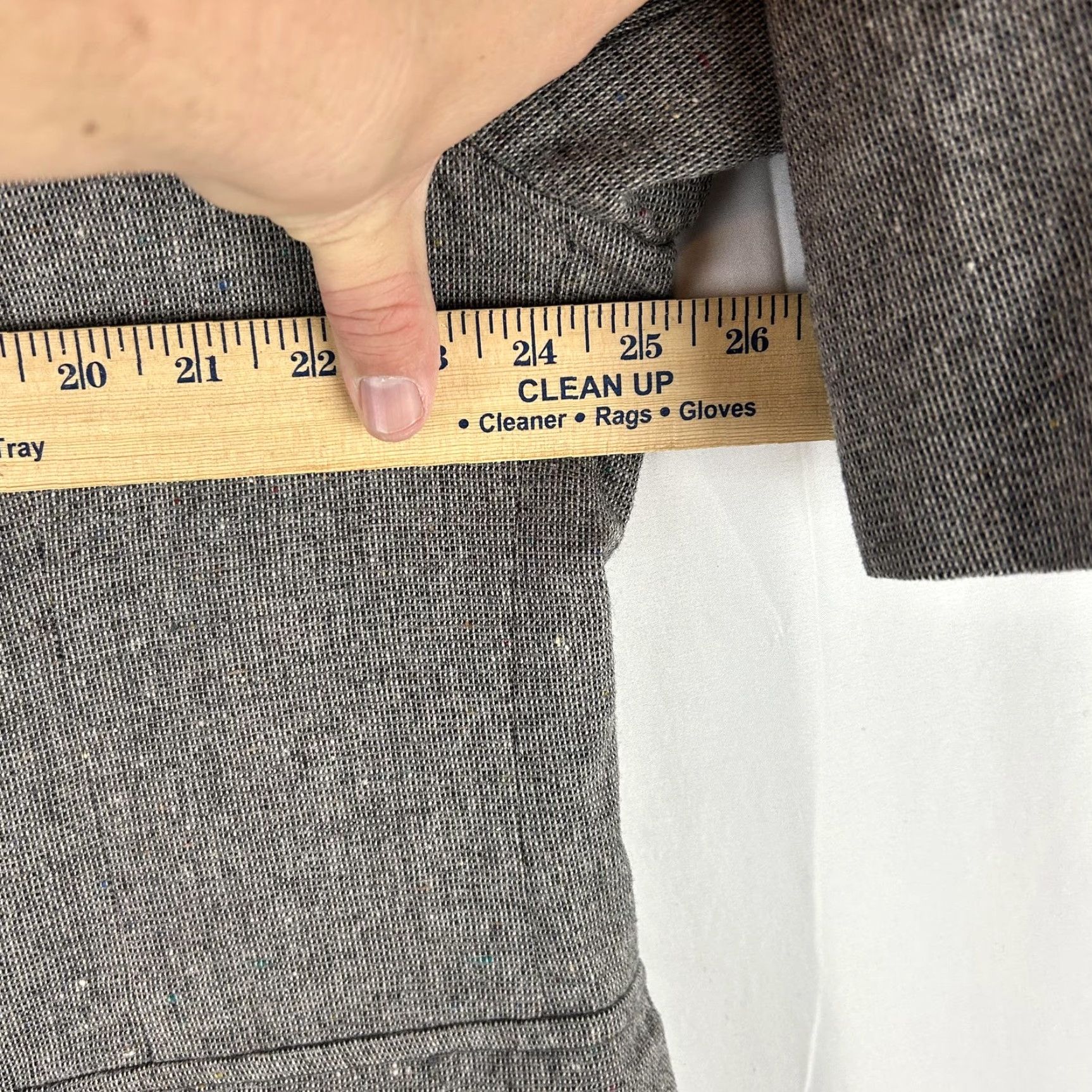 Pendleton VINTAGE Pendleton Sport Coat Mens 48 Gray Wool Tweed Patch Pocket Blazer USA Jacket Coat Regular Two-Button Notch Lapel Men Size 48R - 7 Thumbnail