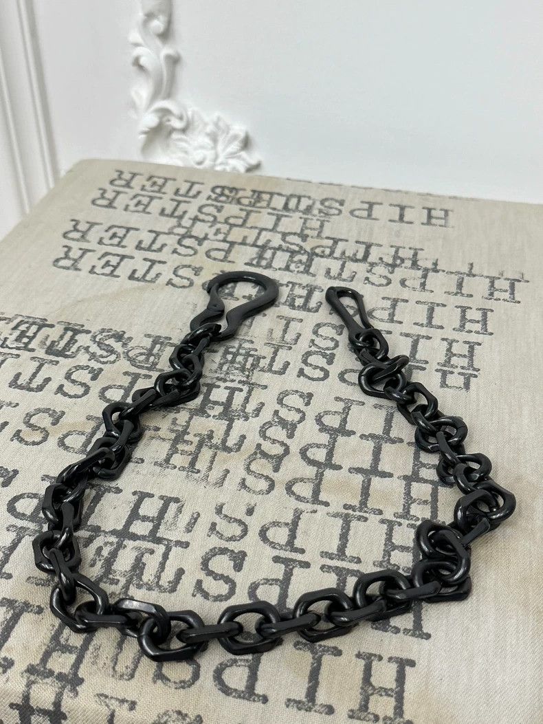 Black Chain Accessory for Fashion Statement- DMC