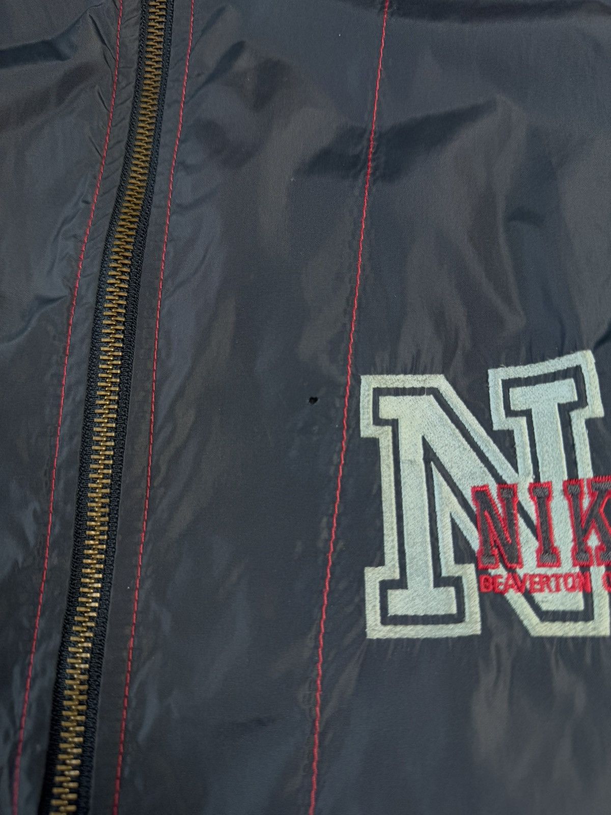 Nike Vintage 90s Nike Beaverton Oregon Nylon Track Jacket Size US L / EU 52-54 / 3 - 7 Thumbnail