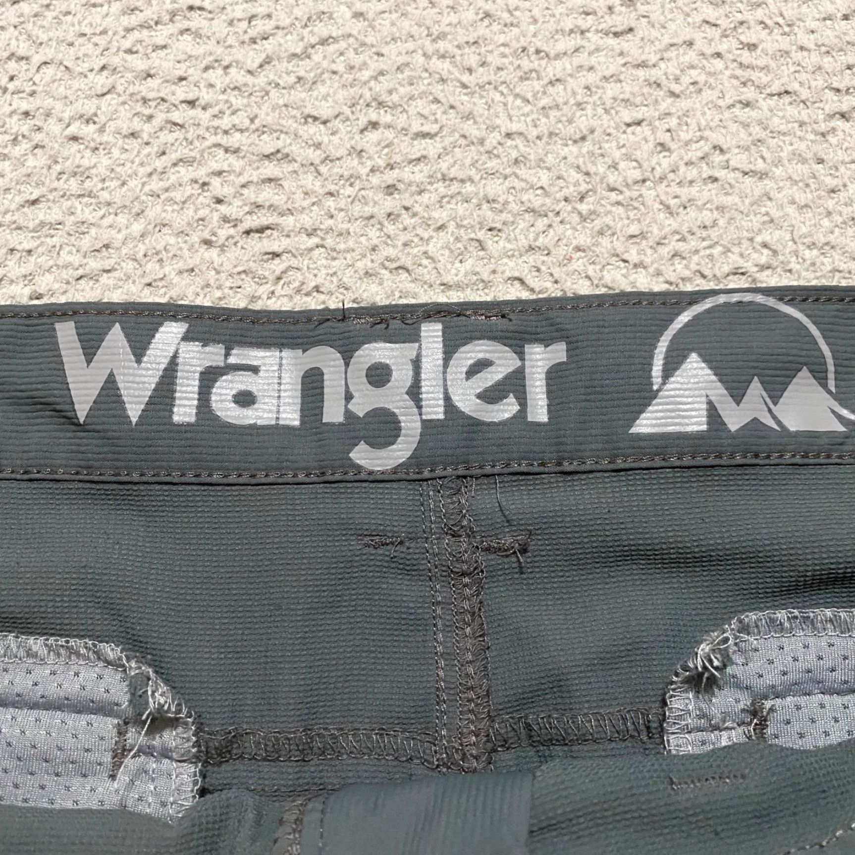 Wrangler Wrangler Mens Shorts Gray Cargo Inseam 10" Regular Waist 42in Polyester Outdoor Utility Pockets Inseam 10 in Men's Cargo Shorts 44 Size US 44 / EU 60 - 3 Thumbnail