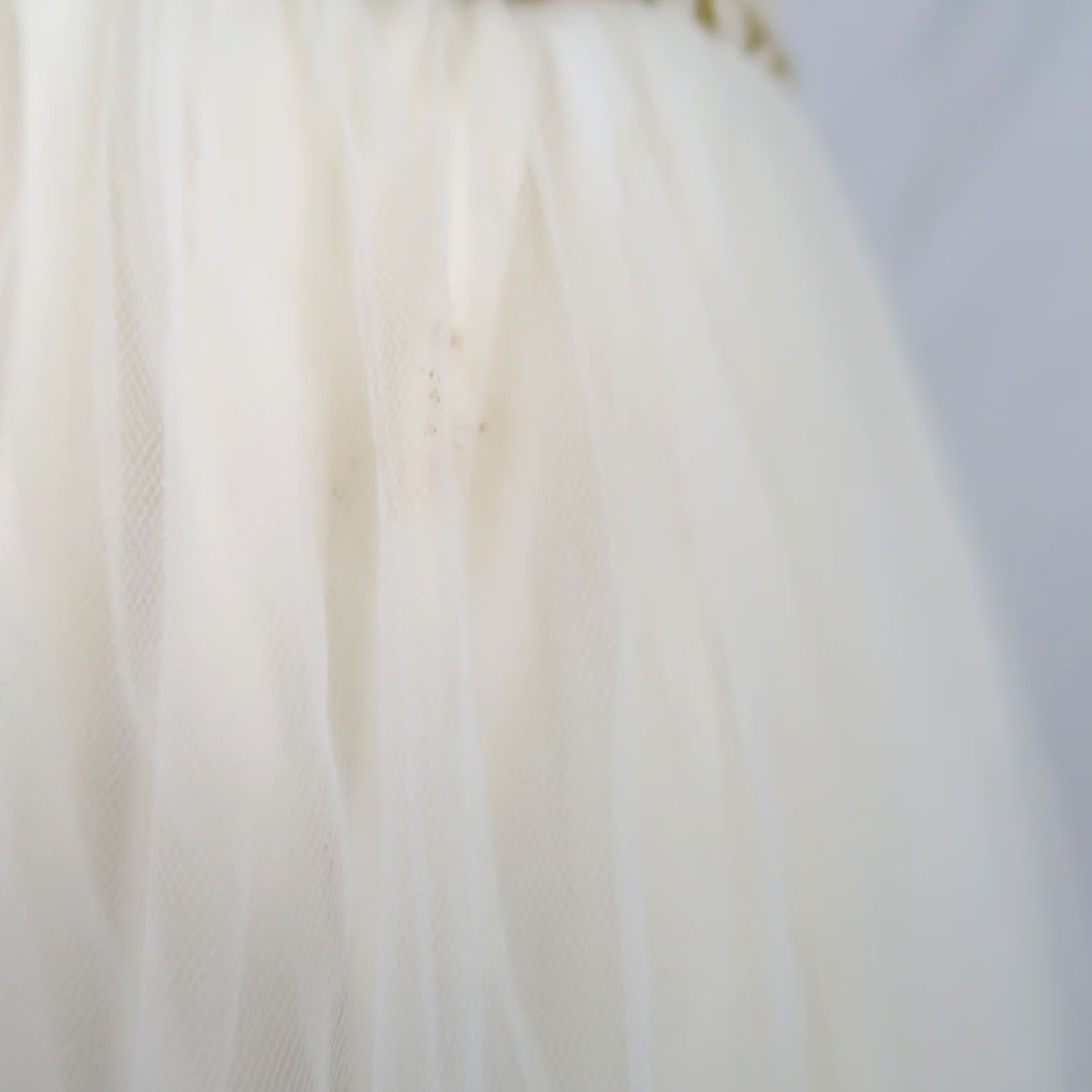 Vintage VINTAGE 70s cream ruched satin and tulle midi party dress XS dress Women XXS Midi Cream 70s party dress Women Size XS / US 0-2 / IT 36-38 - 7 Thumbnail