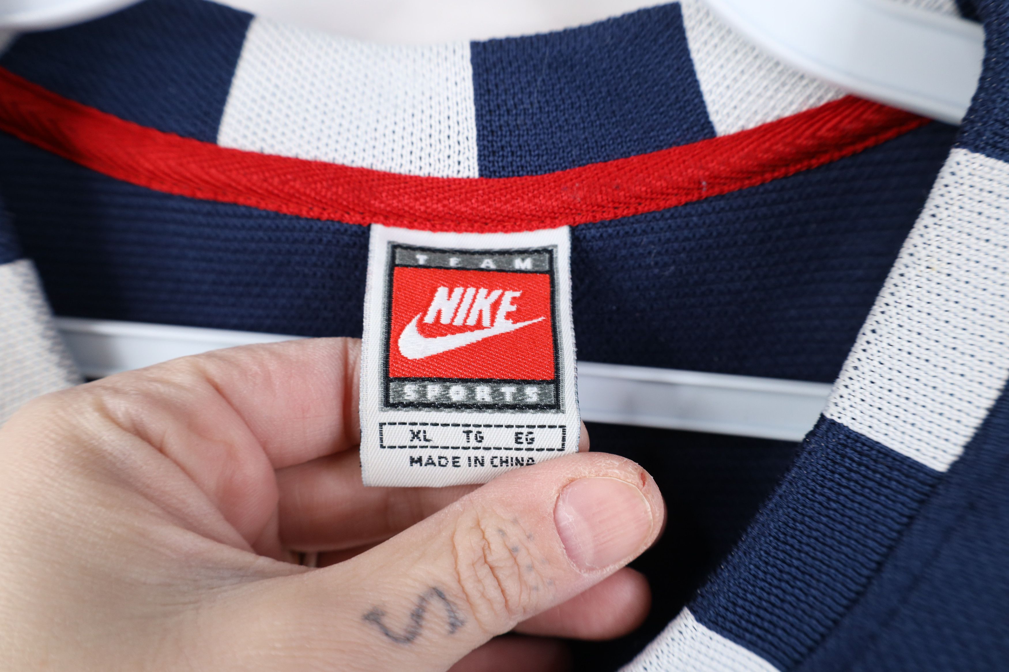 Nike Vintage 90s Nike Cetner Swoosh Knit Basketball Jersey Blue Size US XL / EU 56 / 4 - 7 Thumbnail