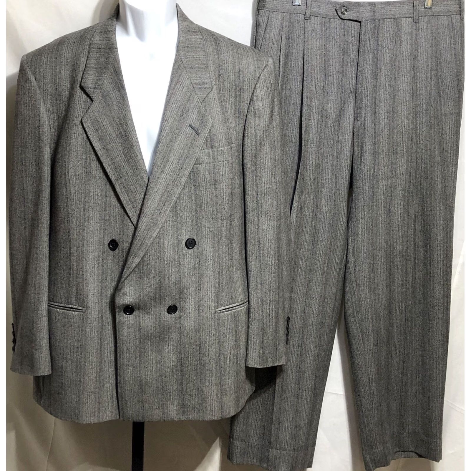 Pierre Cardin VINTAGE Pierre Cardin 2pc Suit Gray Stripe 100% Wool Double Breast 44R Men Size 44R - 5 Thumbnail