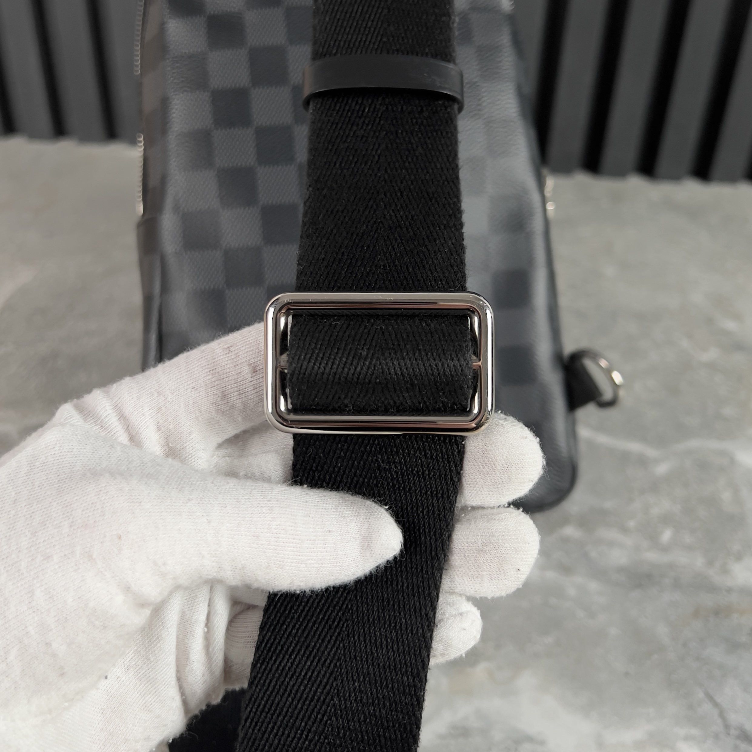 Louis Vuitton Avenue Damier Graphite Canvas Slingbag Bag Size ONE SIZE - 15 Thumbnail
