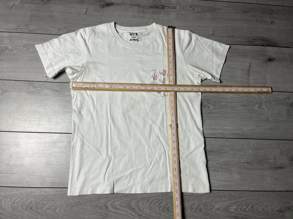 Kaws × Uniqlo Uniqlo x Kaws pocket Tshirt logo size Small Size US S / EU 44-46 / 1 - 5 Thumbnail