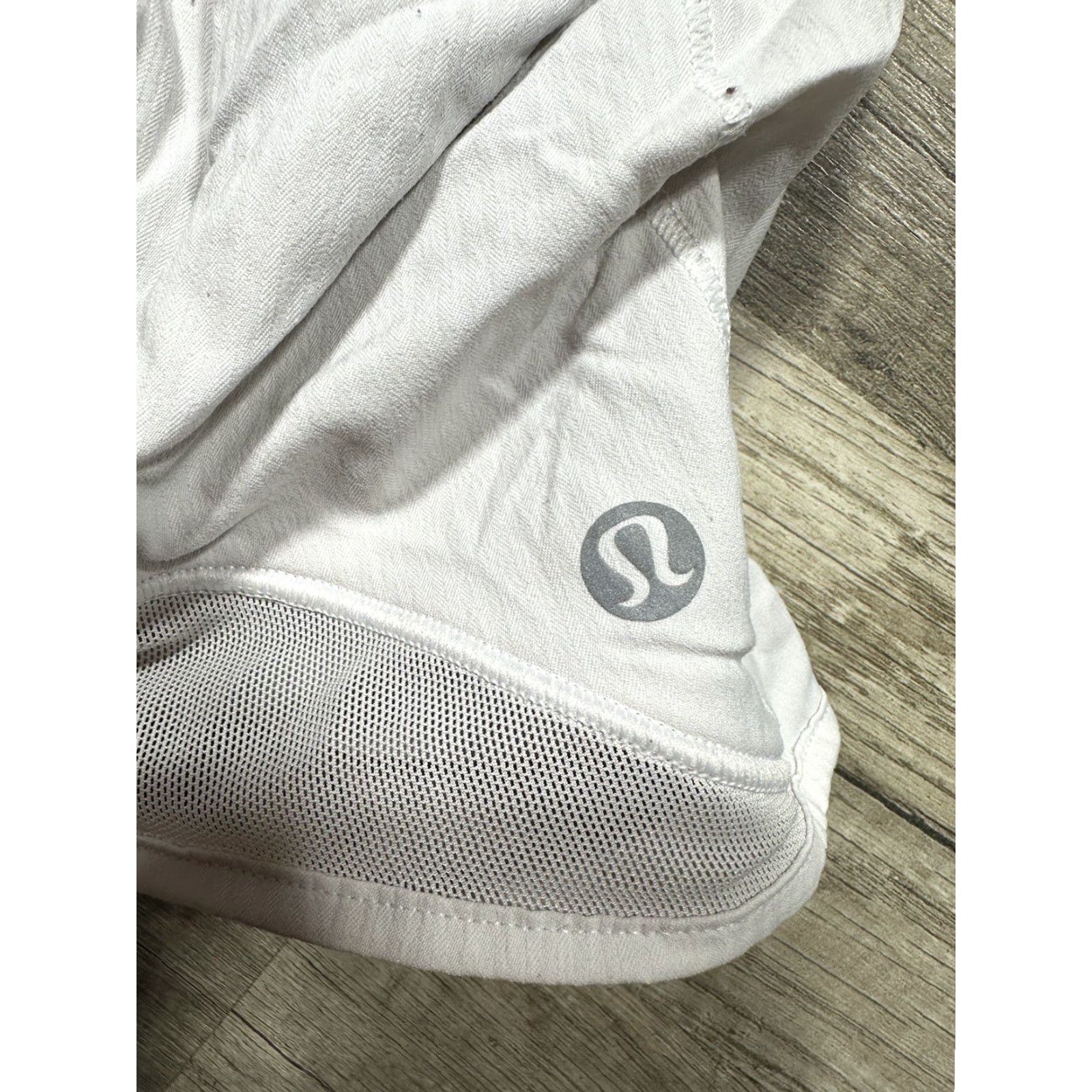 Lululemon Lululemon Hotty Hot Short II 2.5" White Size 10 W7ATGR Women's Activewear Shorts Size 32" / US 10 / IT 46 - 4 Thumbnail